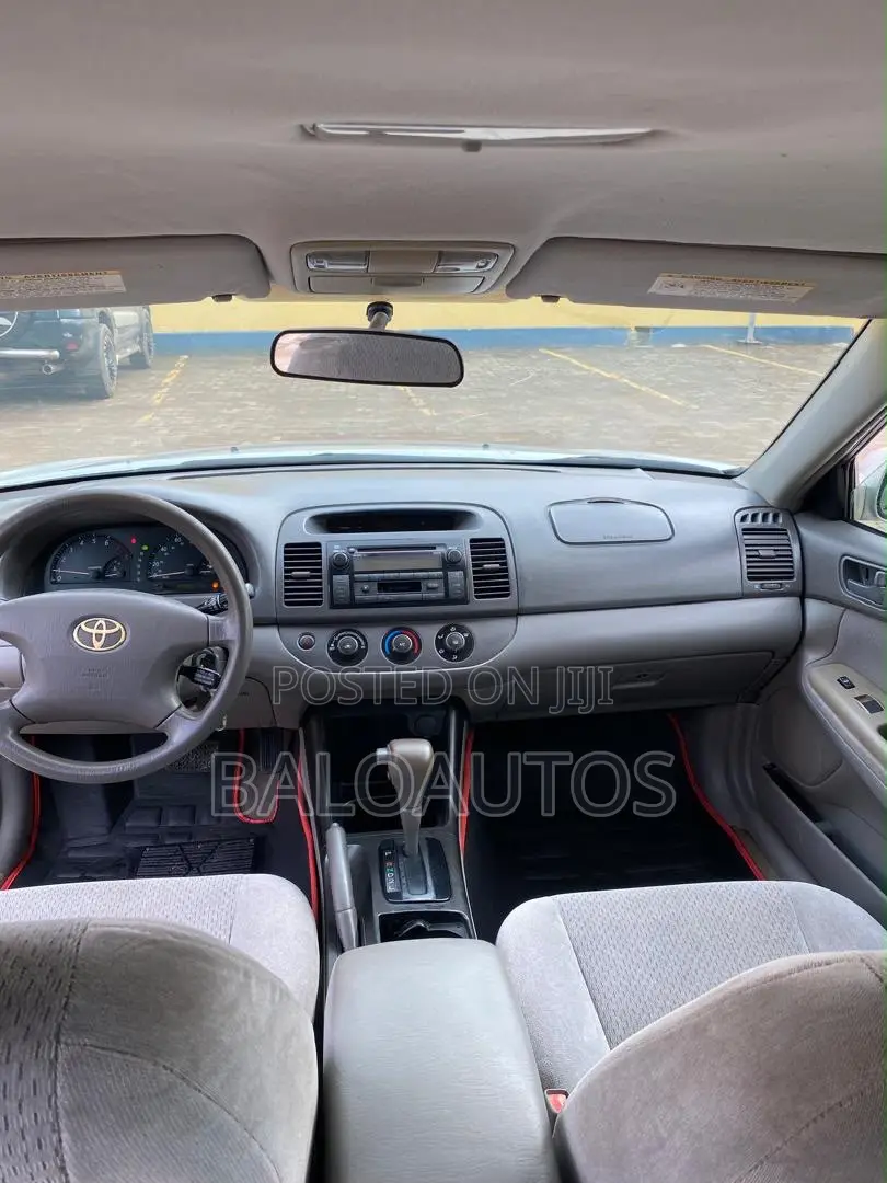 Toyota Camry LE 4dr Sedan (2.4L 4cyl 5A) 2005 Gray