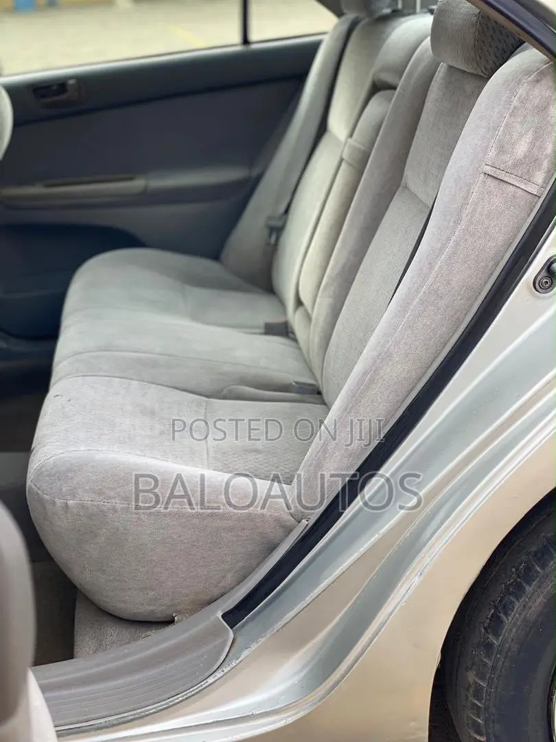 Toyota Camry LE 4dr Sedan (2.4L 4cyl 5A) 2005 Gray
