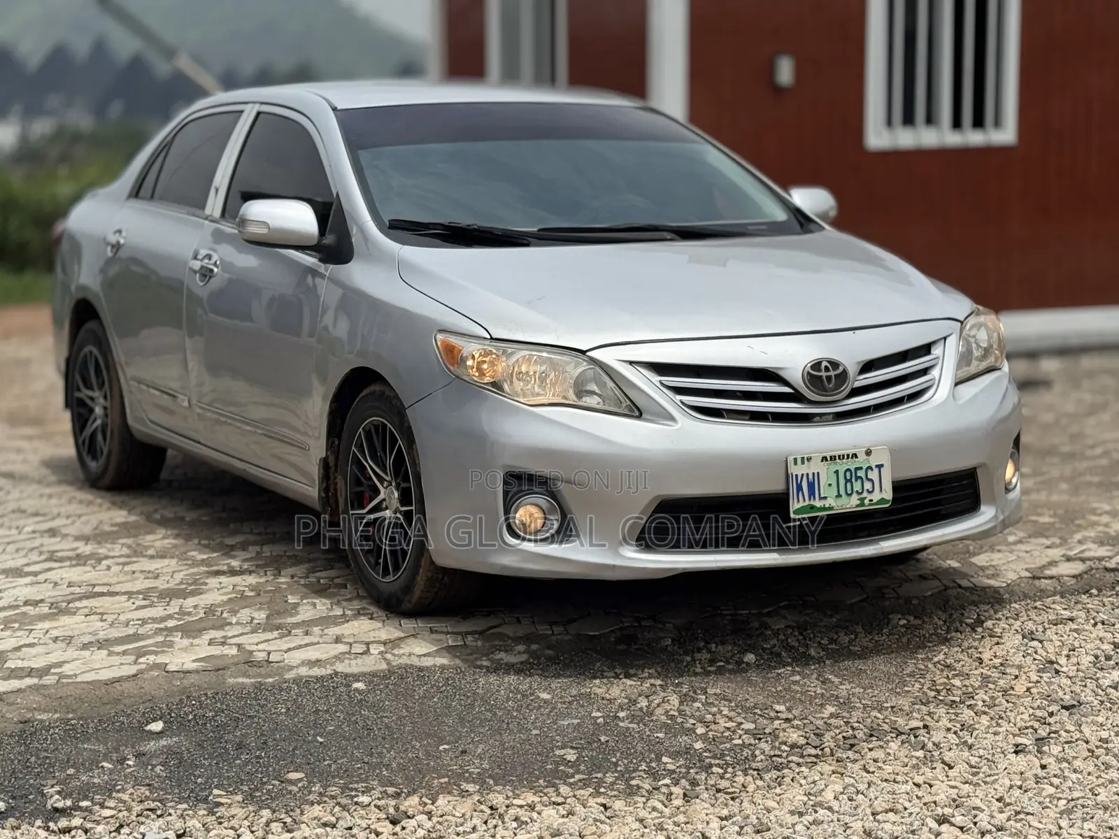 Toyota Corolla LE 4dr Sedan (1.8L 4cyl 4A) 2013 Silver