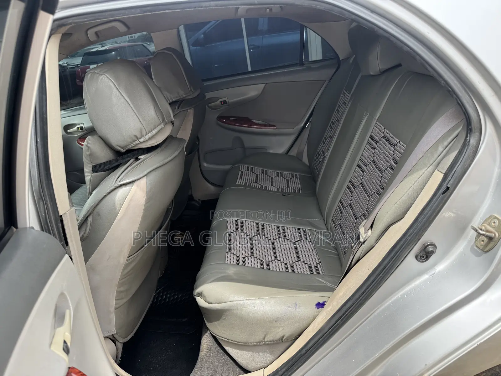 Toyota Corolla LE 4dr Sedan (1.8L 4cyl 4A) 2013 Silver