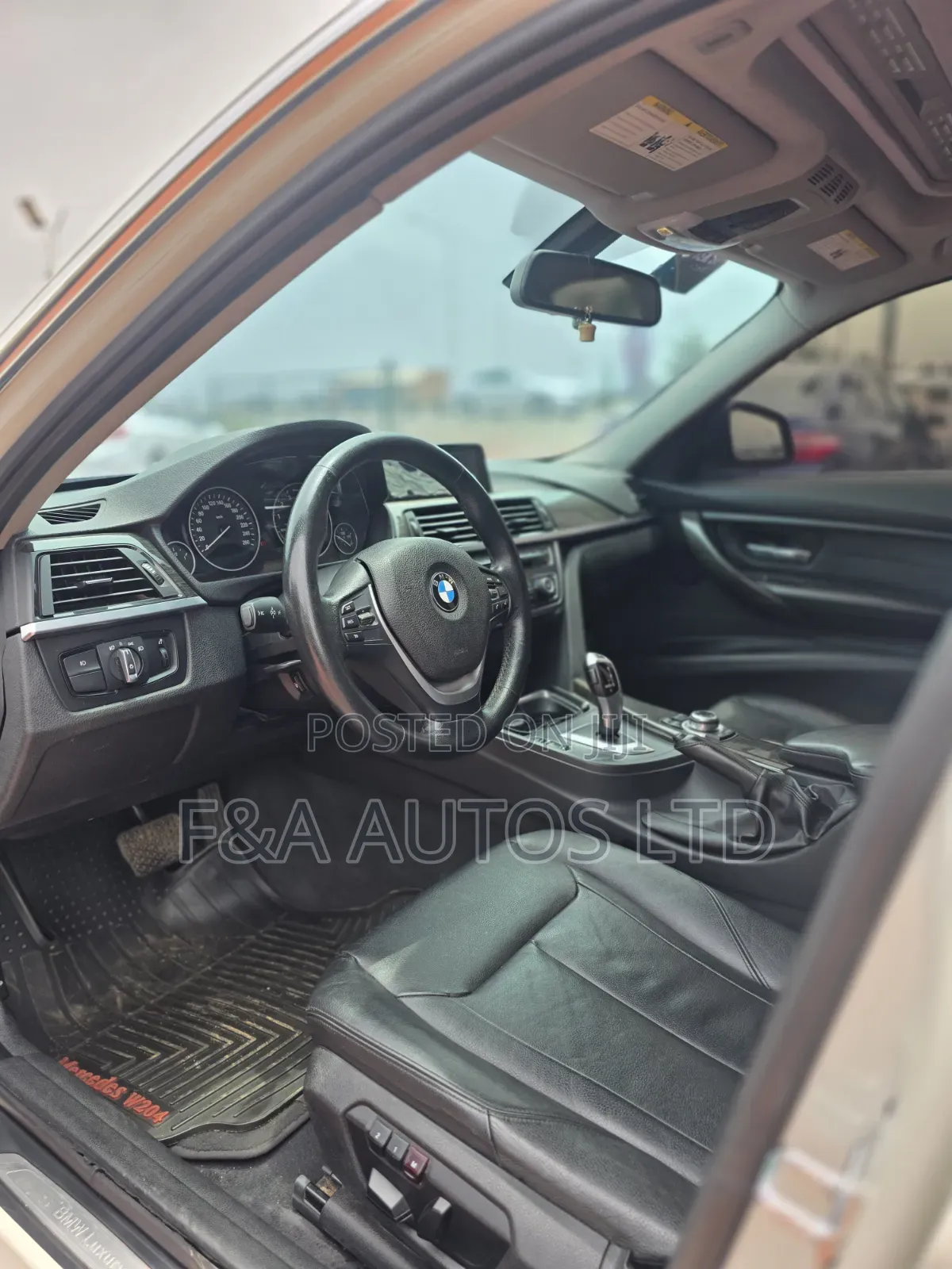 BMW 328i 2013 Off white