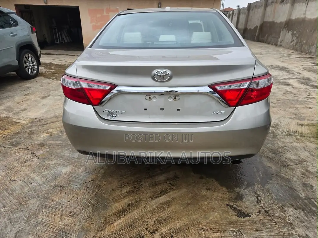 Toyota Camry 2016 Gold