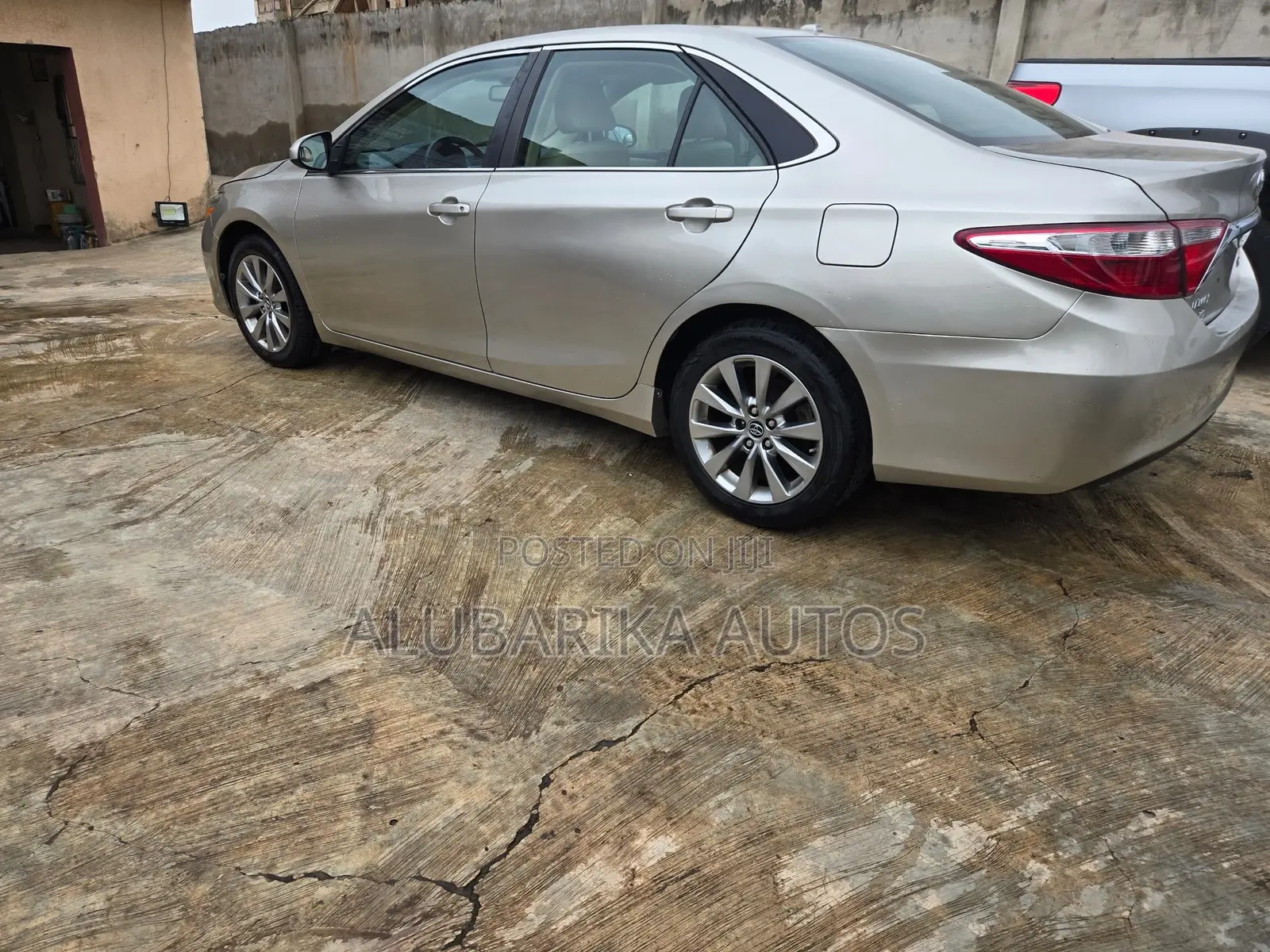 Toyota Camry 2016 Gold