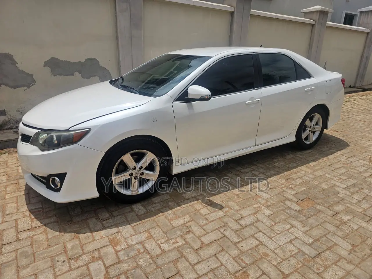 Toyota Camry SE 4dr Sedan (2.5L 4cyl 6A) 2013 White