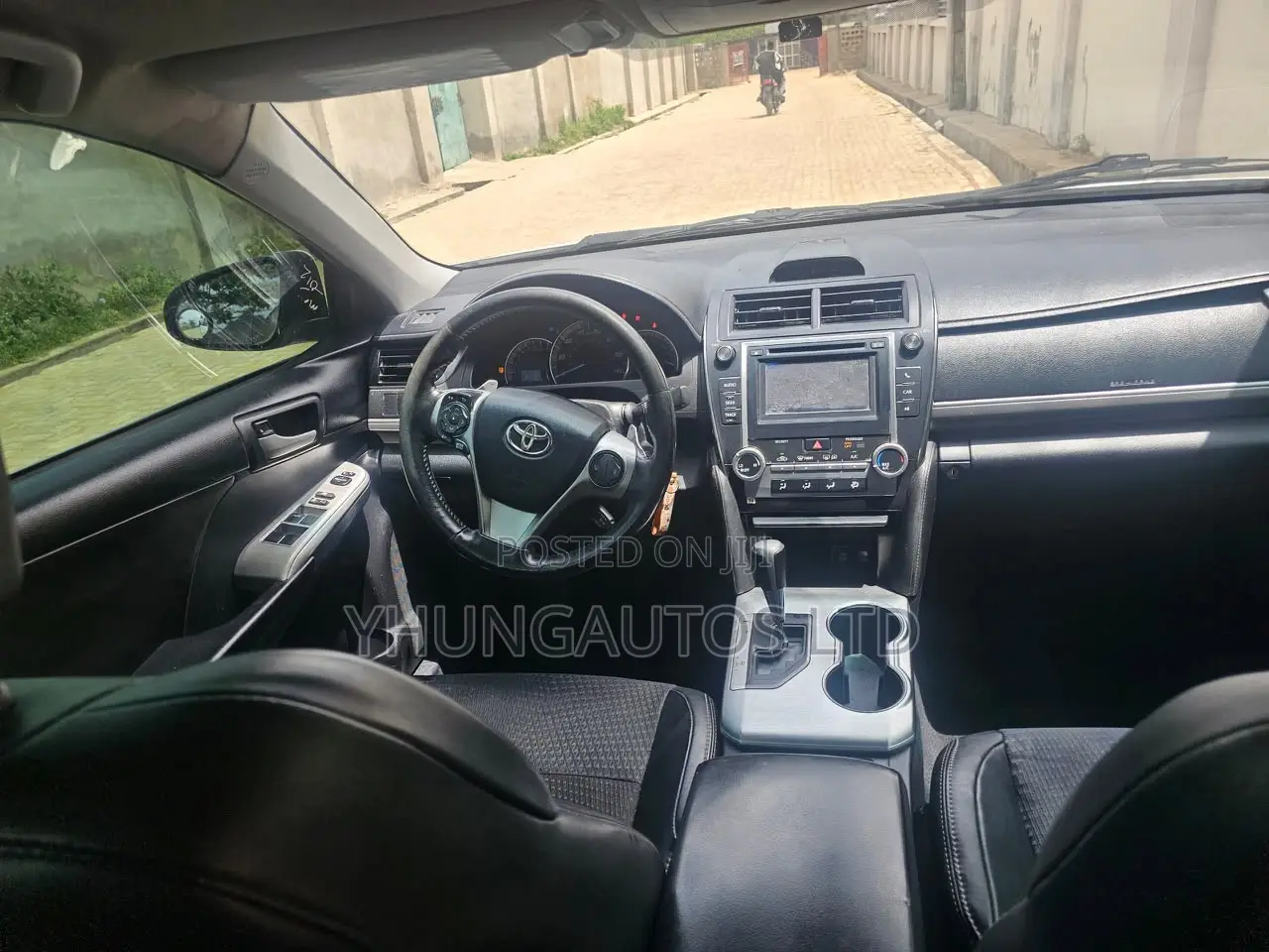 Toyota Camry SE 4dr Sedan (2.5L 4cyl 6A) 2013 White