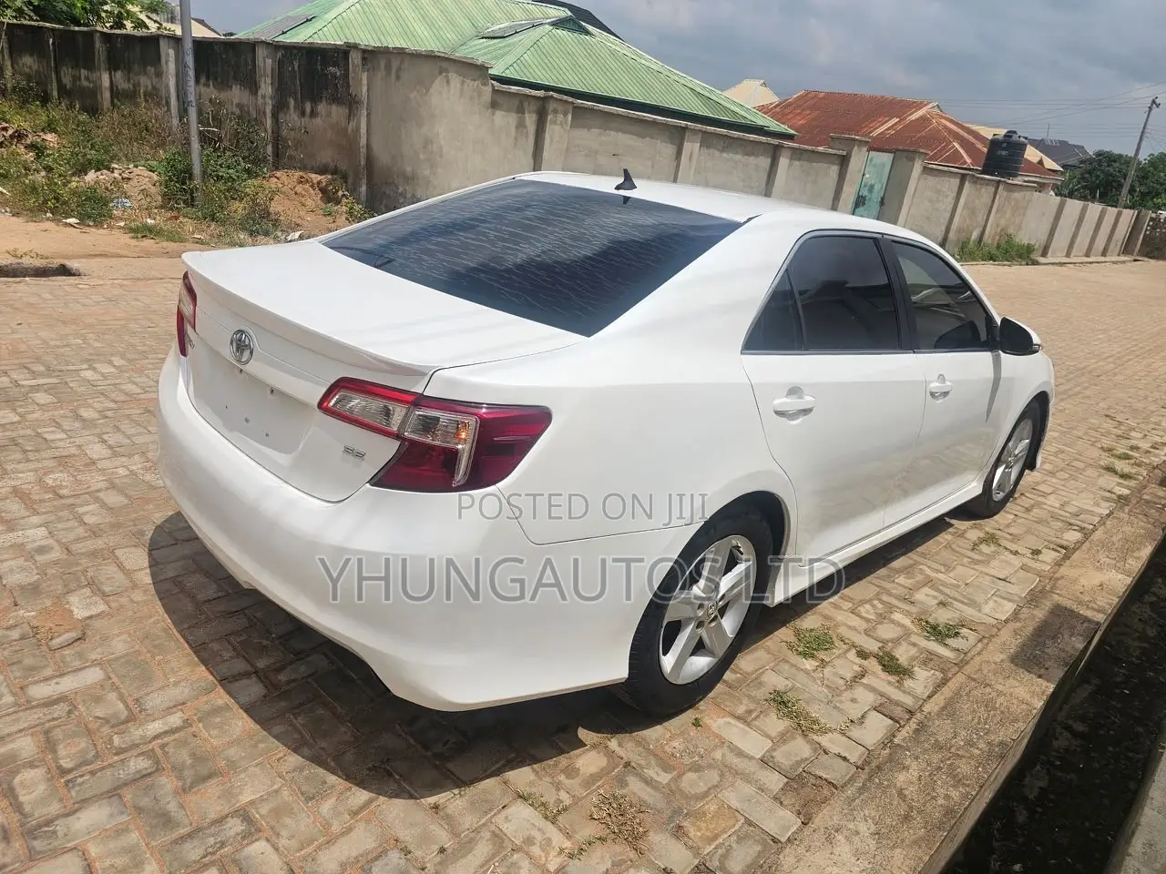 Toyota Camry SE 4dr Sedan (2.5L 4cyl 6A) 2013 White