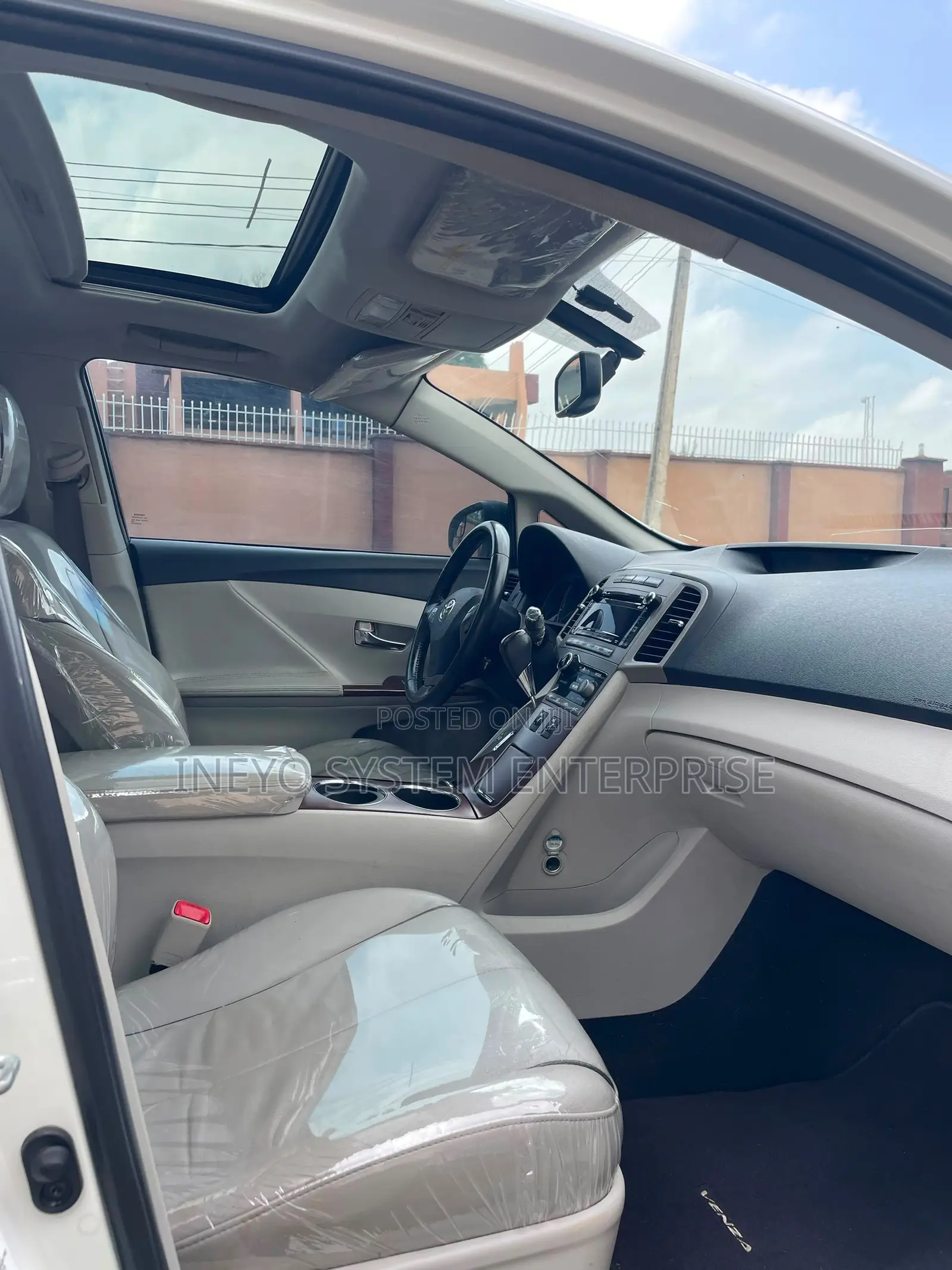 Toyota Venza XLE 2010 White