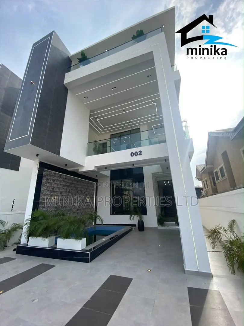 5bdrm Duplex in Ikota for sale