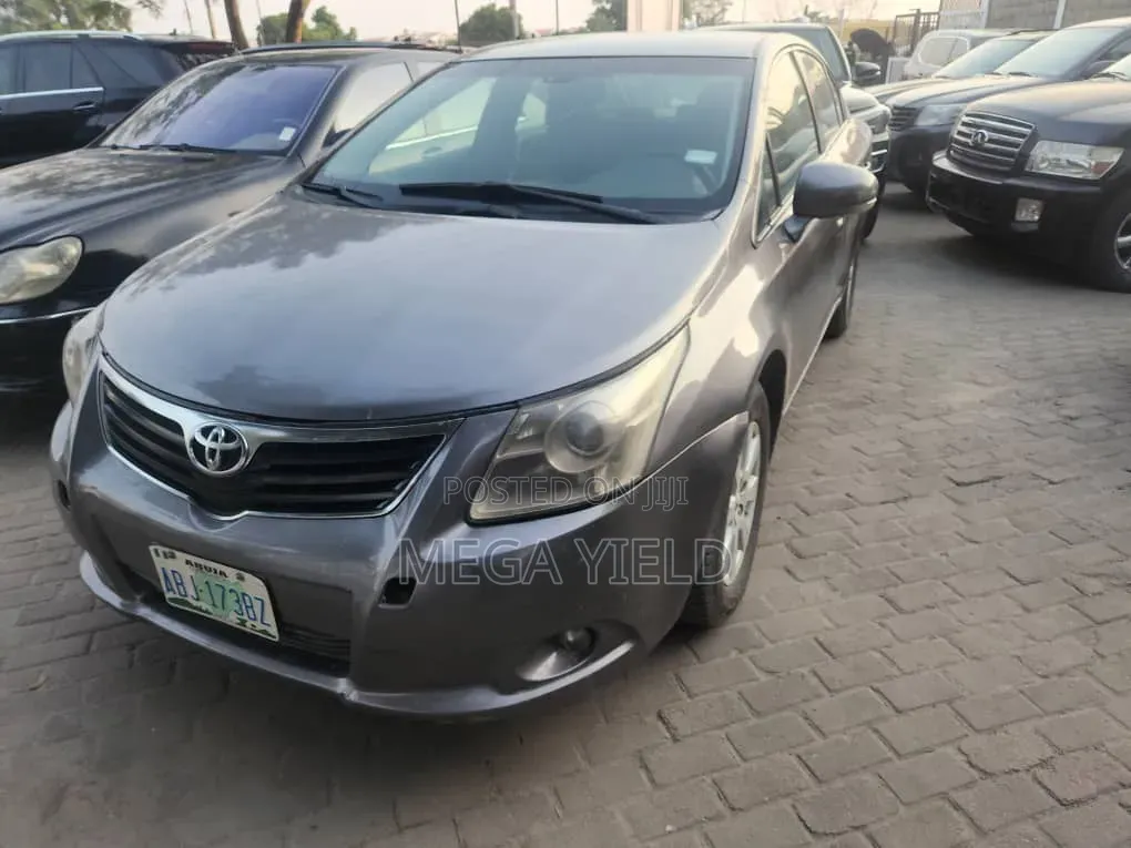 Toyota Avensis 2010 Gray