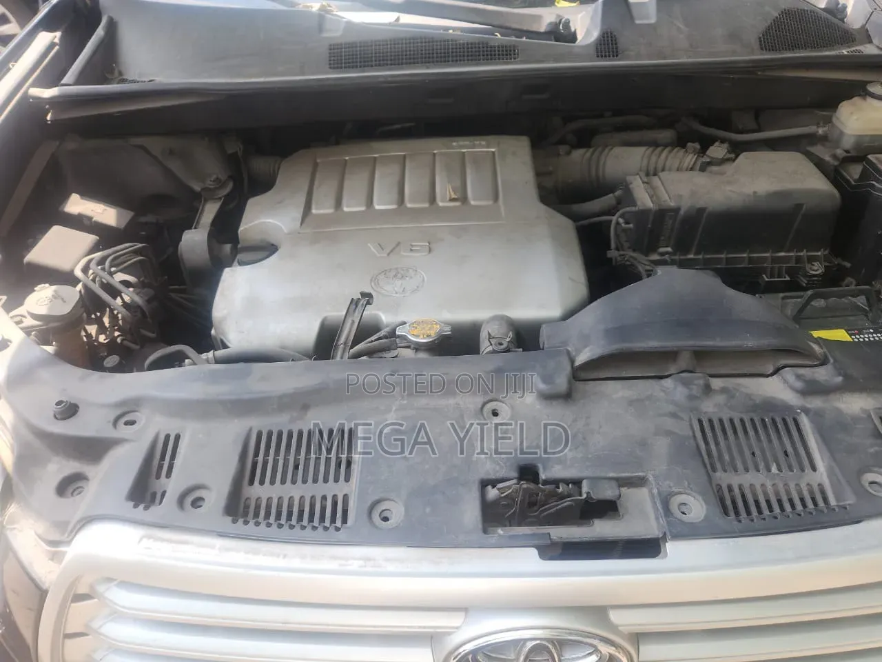Toyota Avensis 2010 Gray