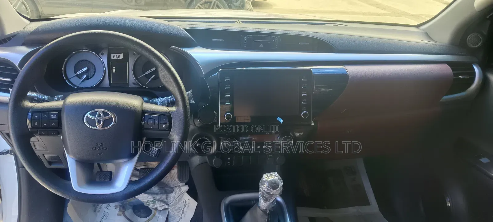 Toyota Hilux 2022 White