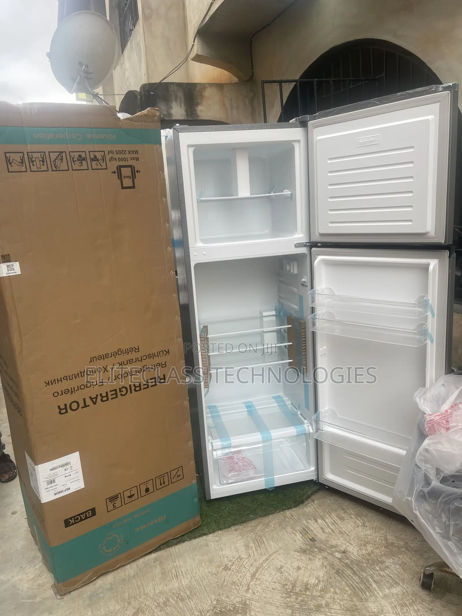 Hisense 306 Litre Twin Door Refrigerator
