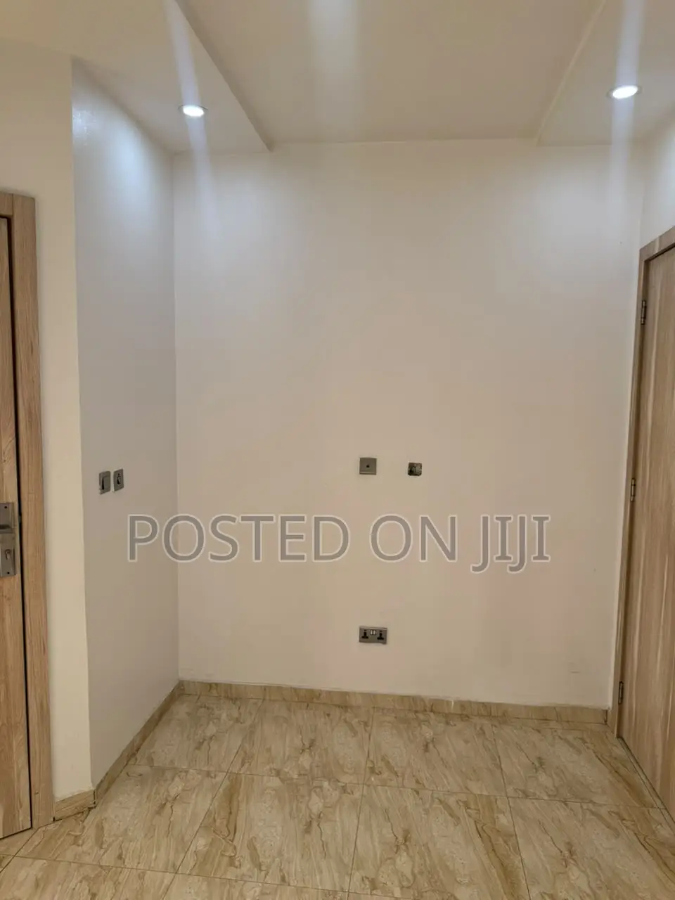 1bdrm Townhouse / Terrace in Orchid Road, Ikota for rent