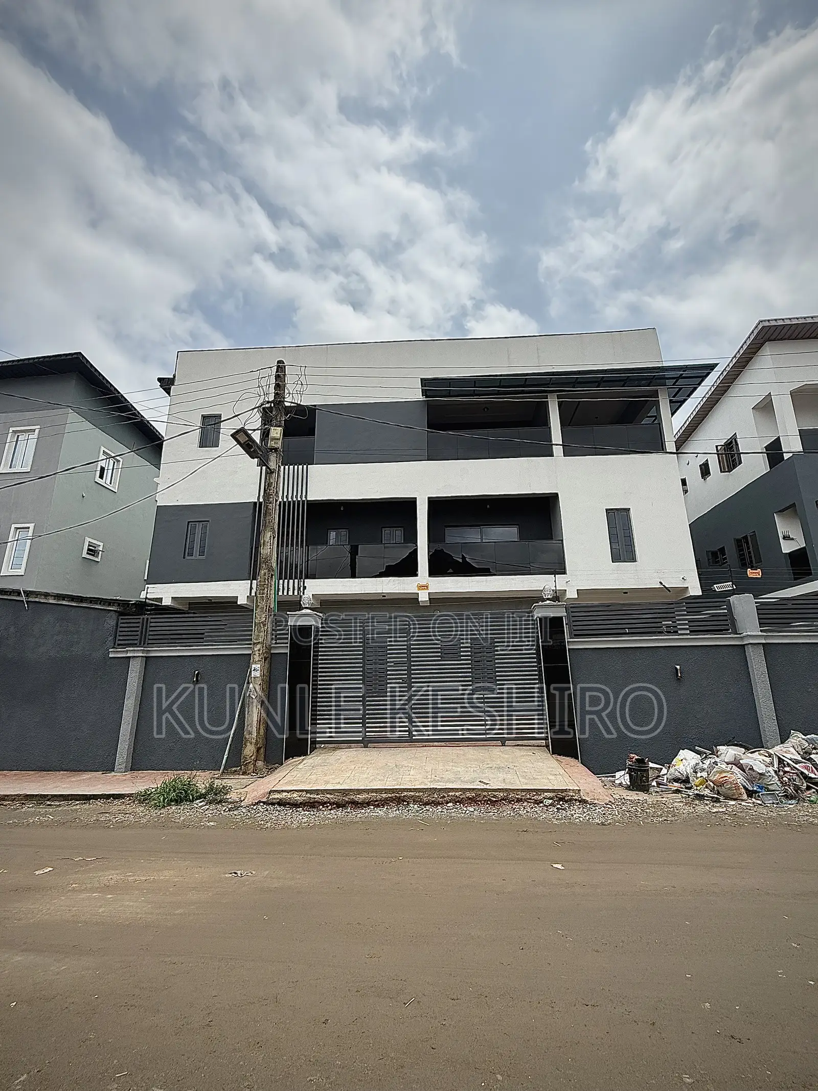 8bdrm Mansion in P&T Estate, Abesan for sale