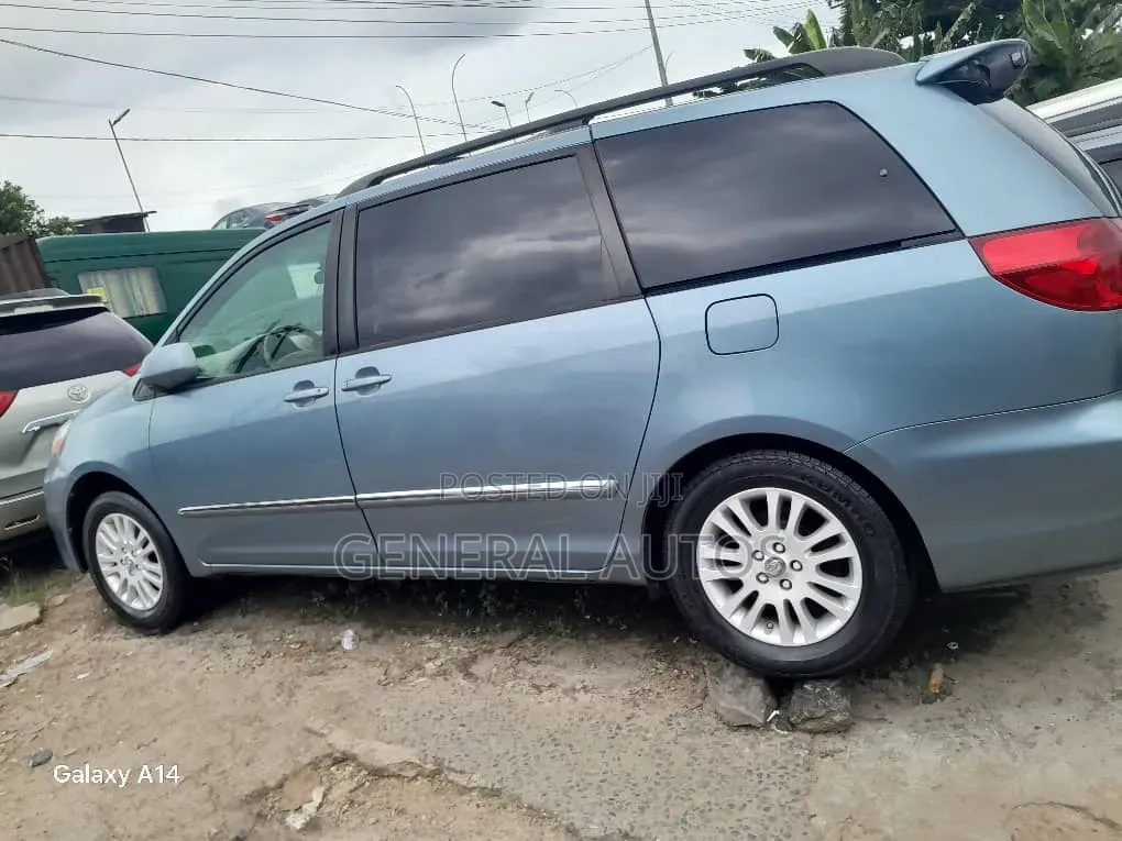 Toyota Sienna 2009 Blue