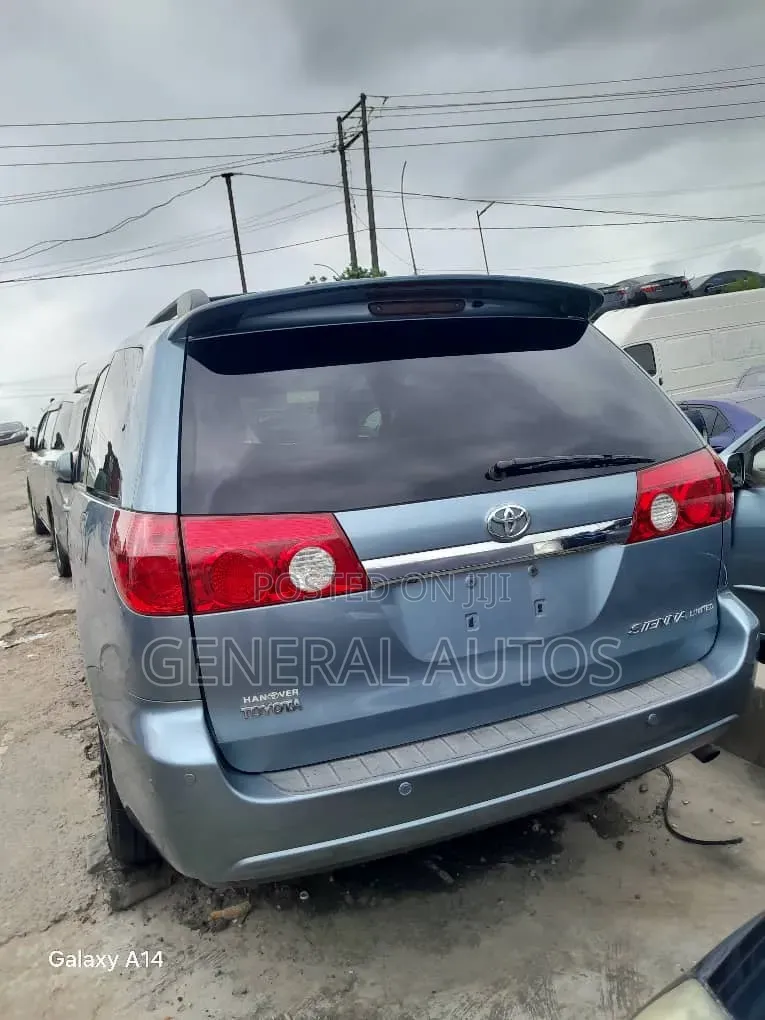 Toyota Sienna 2009 Blue