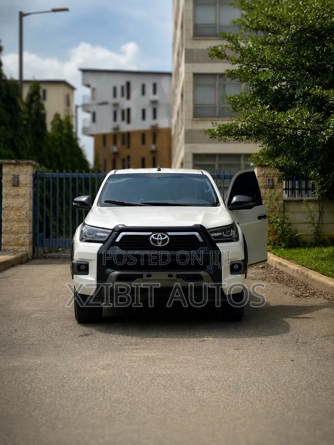 Toyota Hilux 2023 White