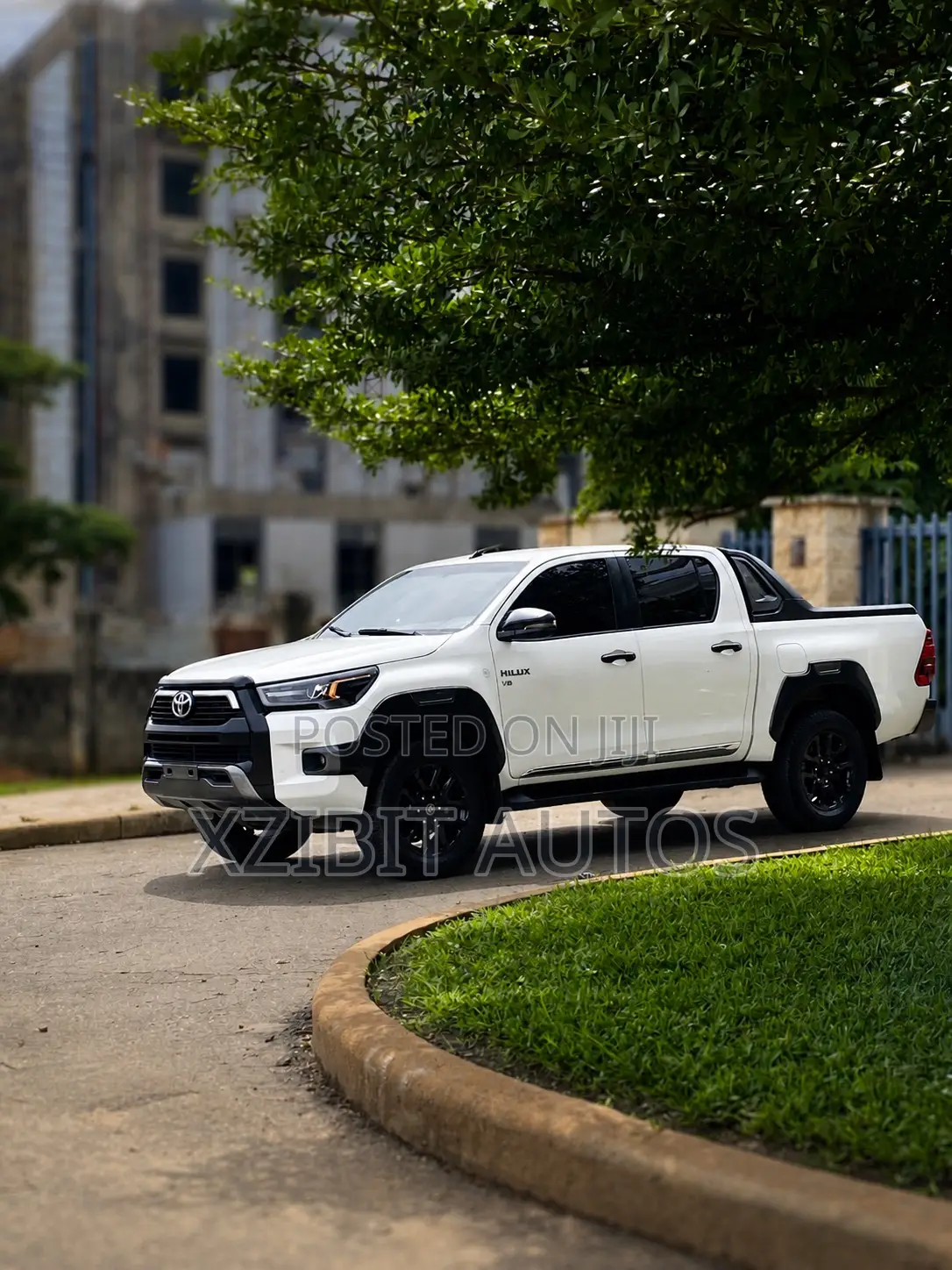 Toyota Hilux 2023 White