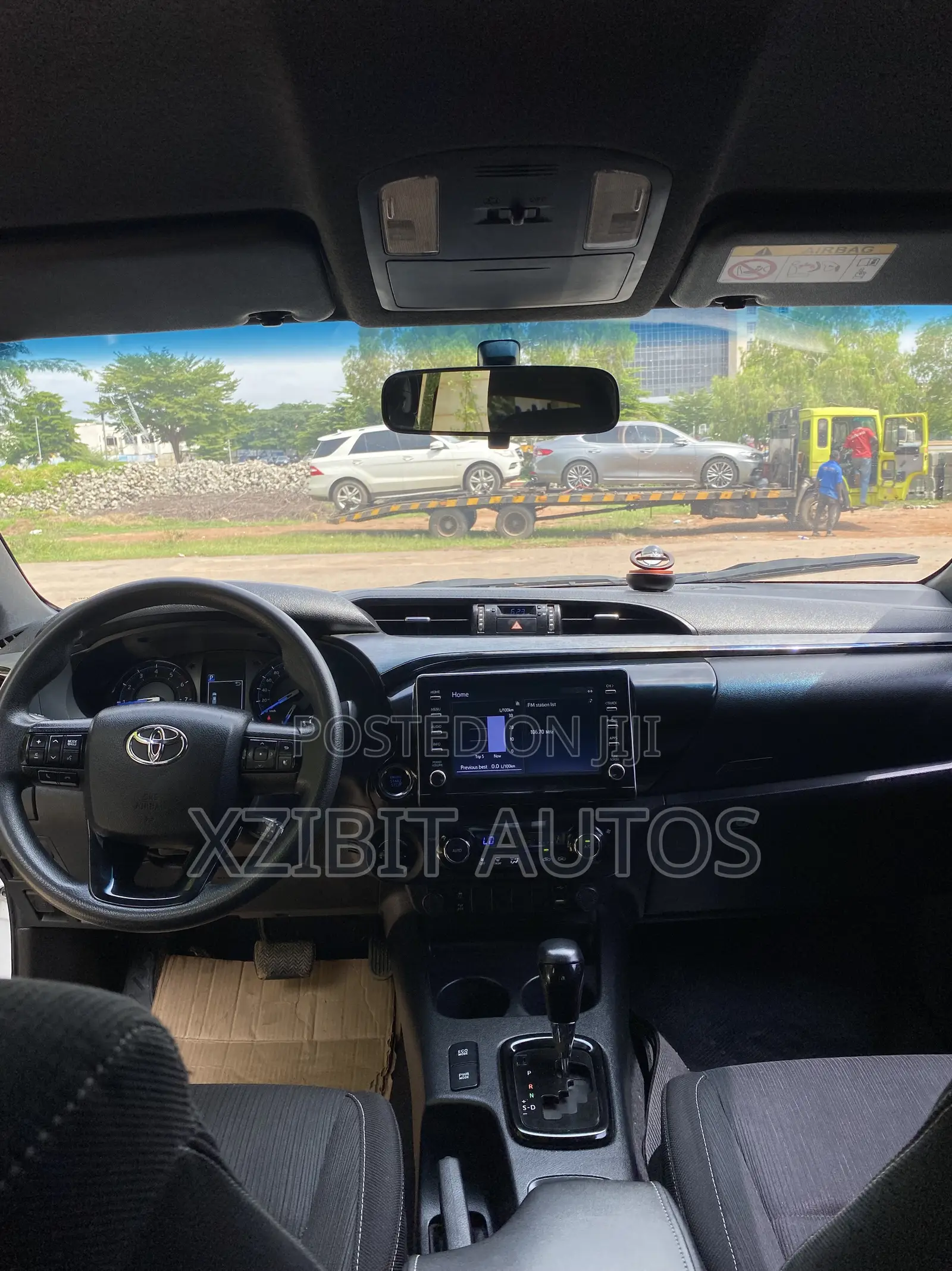 Toyota Hilux 2023 White