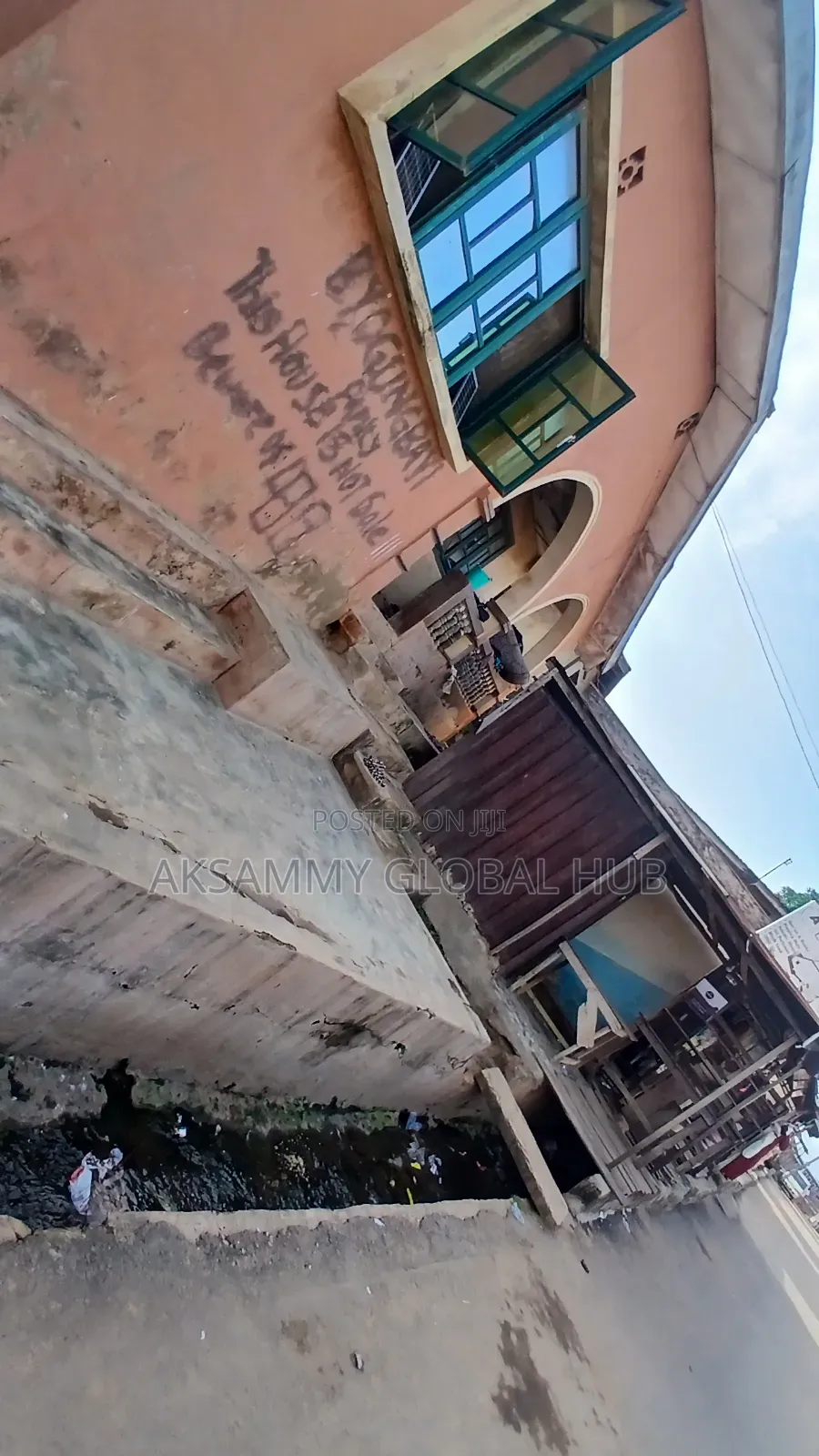 8bdrm Bungalow in Agbowo Ui, Ibadan for sale
