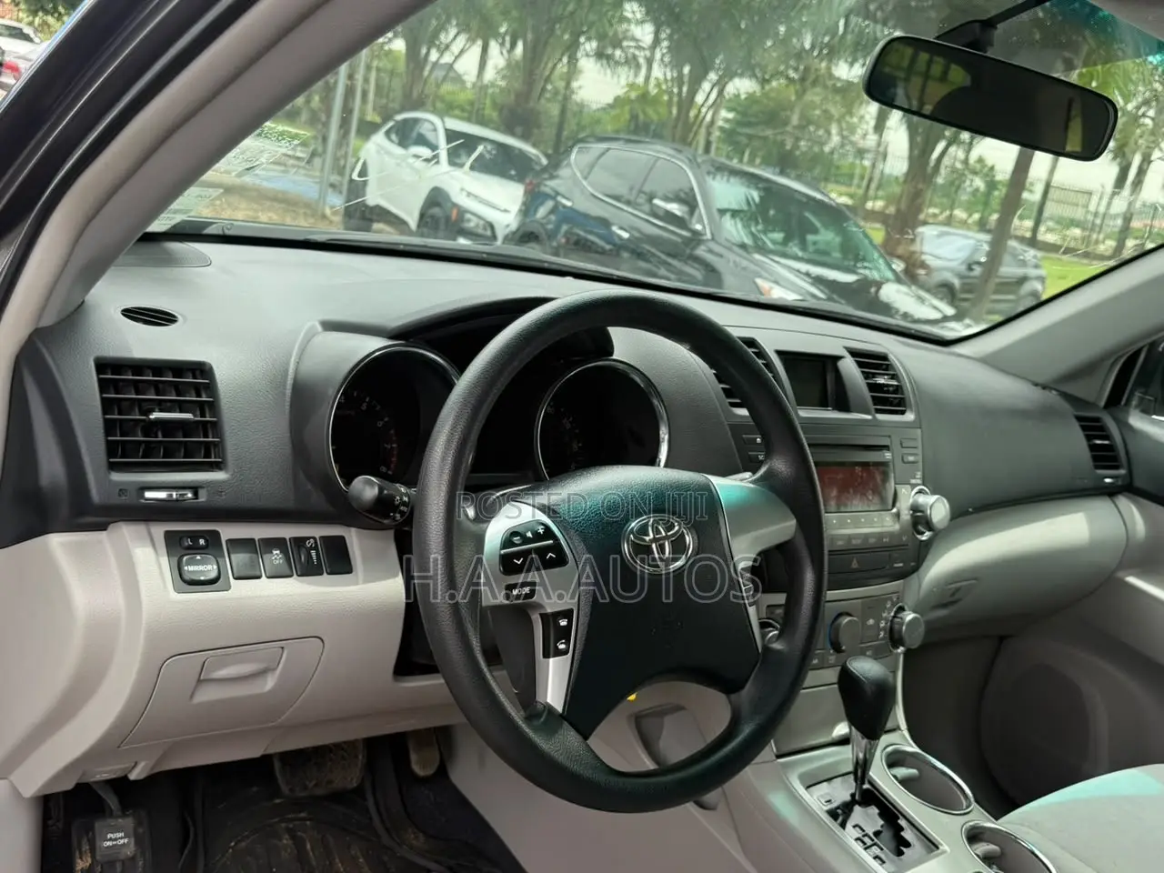 Toyota Highlander SE 2012 Gray