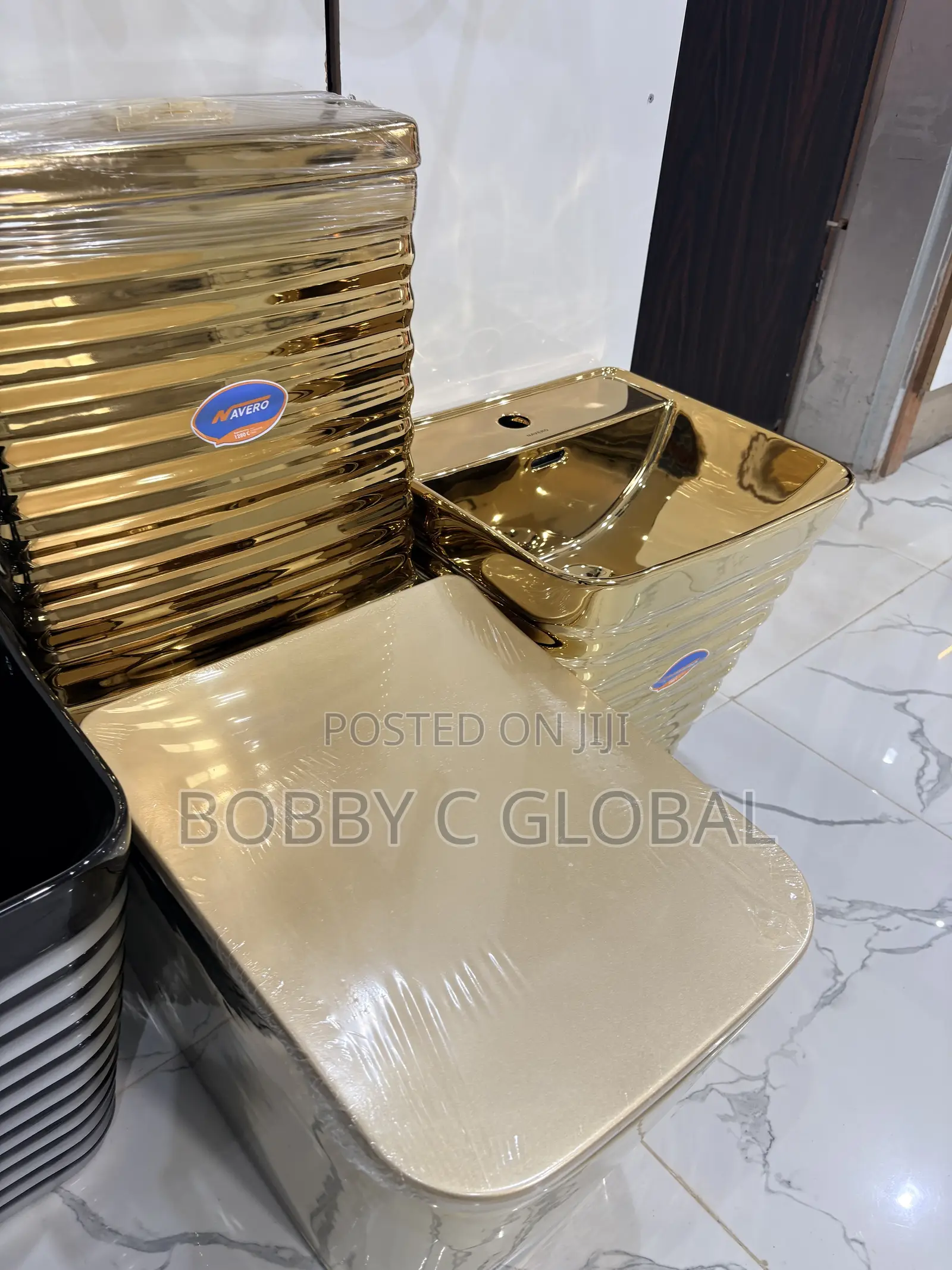 Luxury Executive Gold Water Closet With Wash Hand Basin Executive