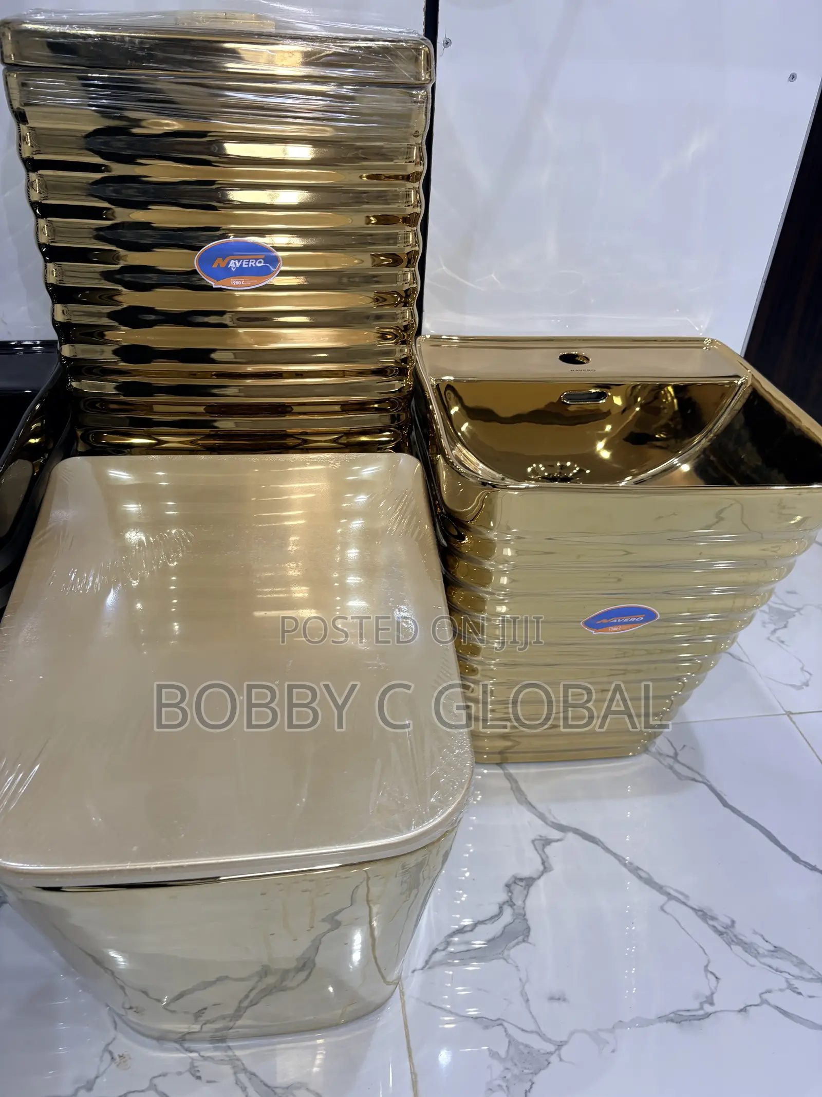 Luxury Executive Gold Water Closet With Wash Hand Basin Executive