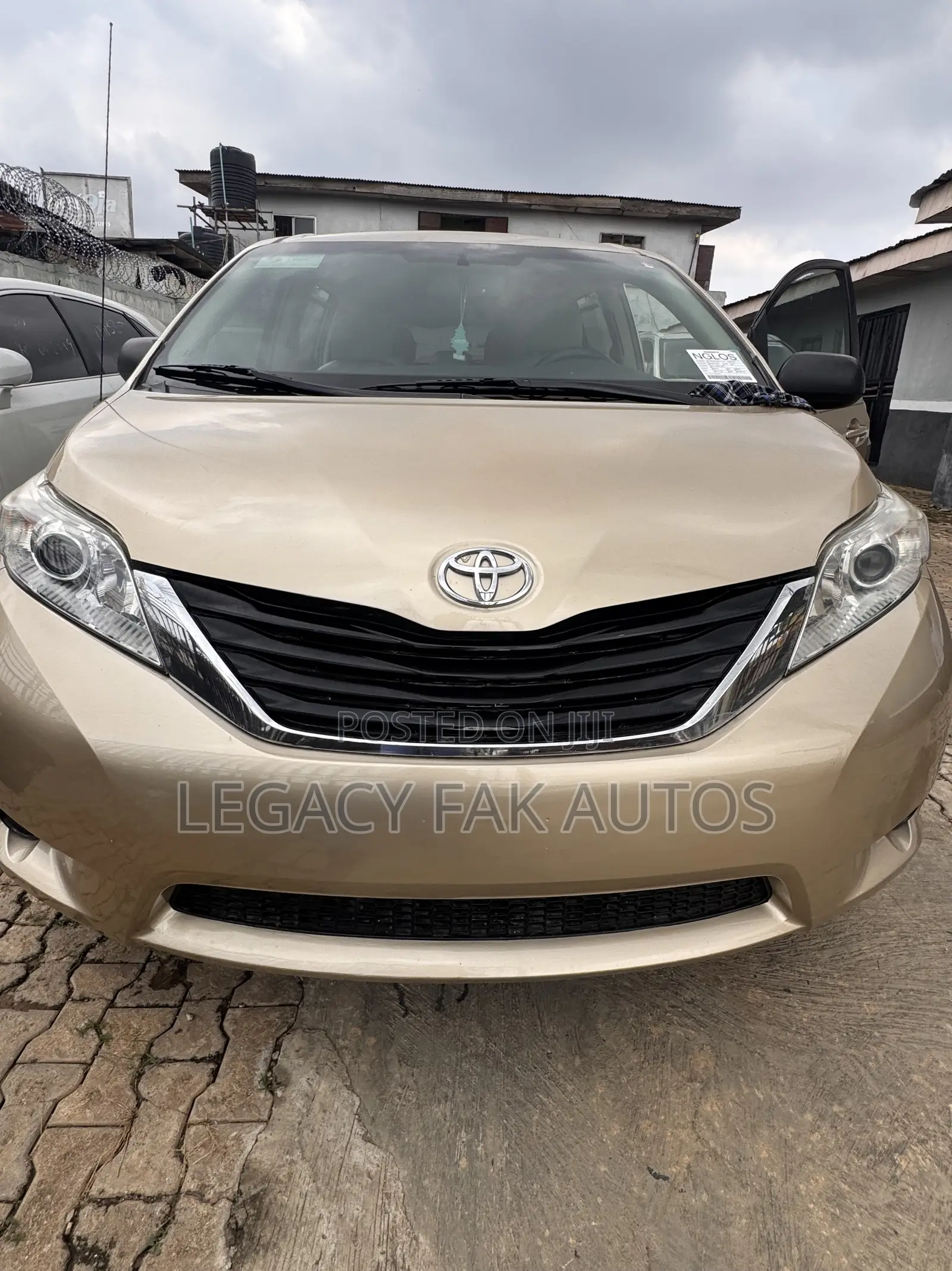 Toyota Sienna LE 8 Passenger 2011 Gold