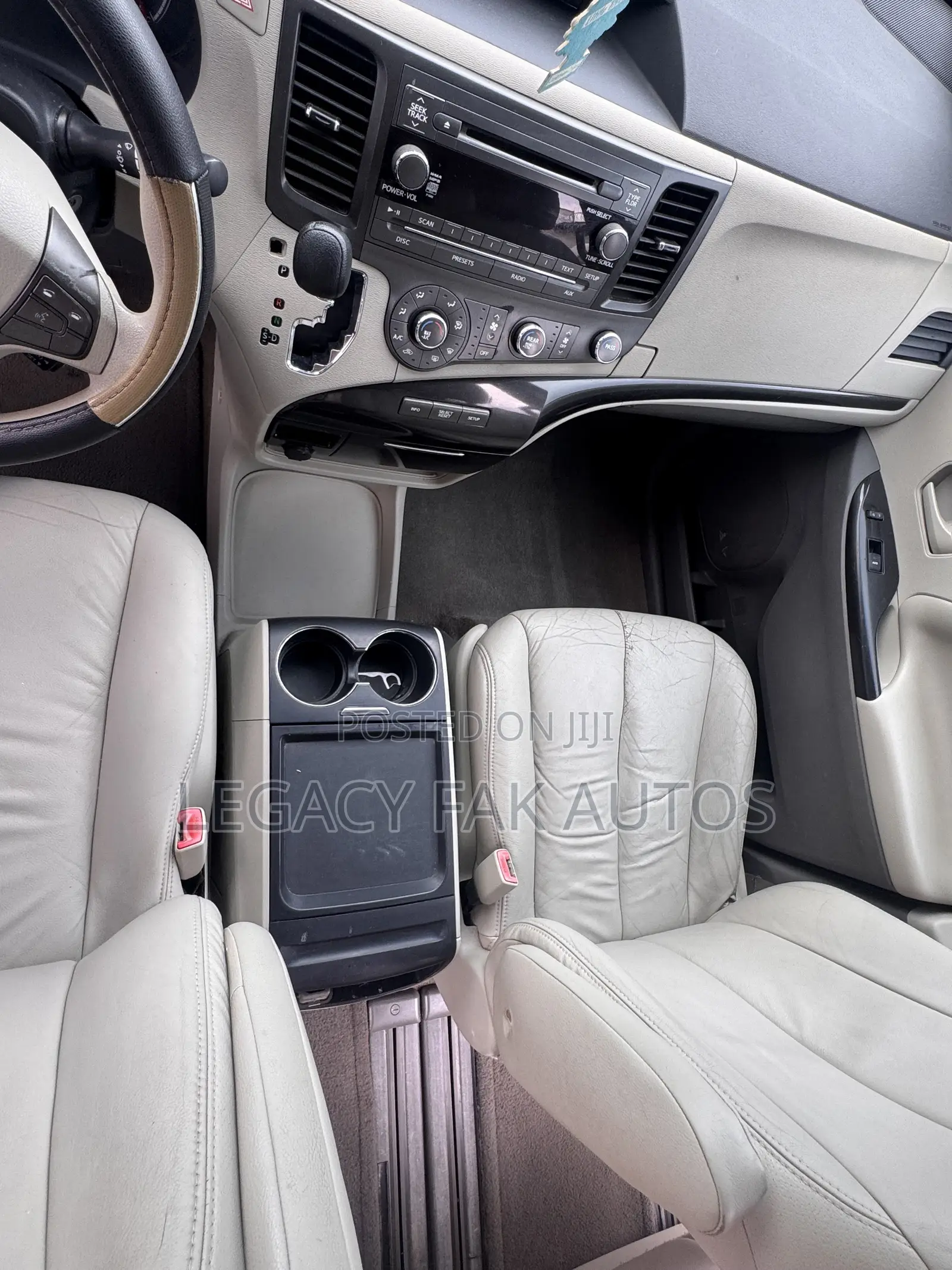 Toyota Sienna LE 8 Passenger 2011 Gold