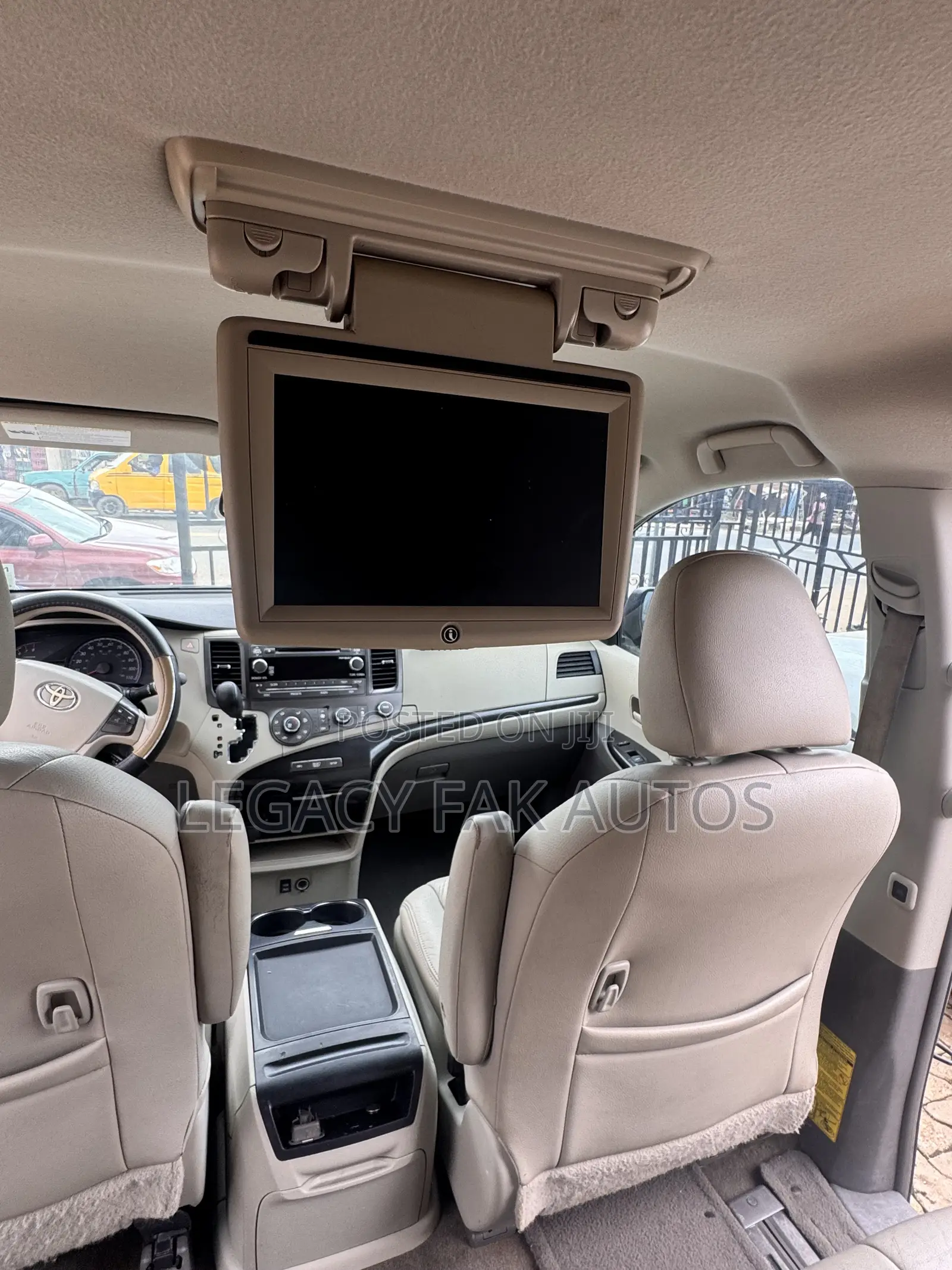 Toyota Sienna LE 8 Passenger 2011 Gold