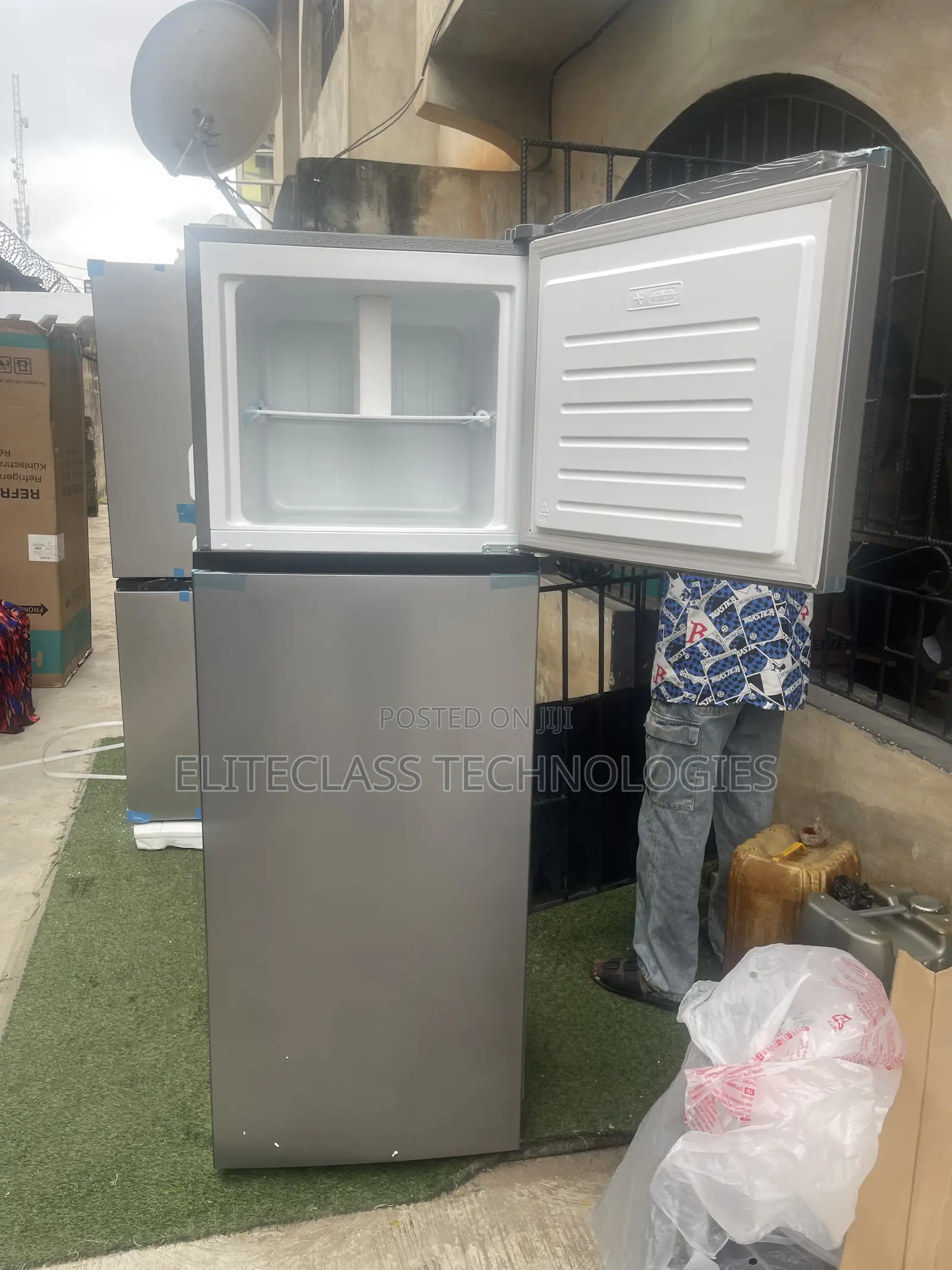 Durable Hisense Refrigerator 306L Capacity