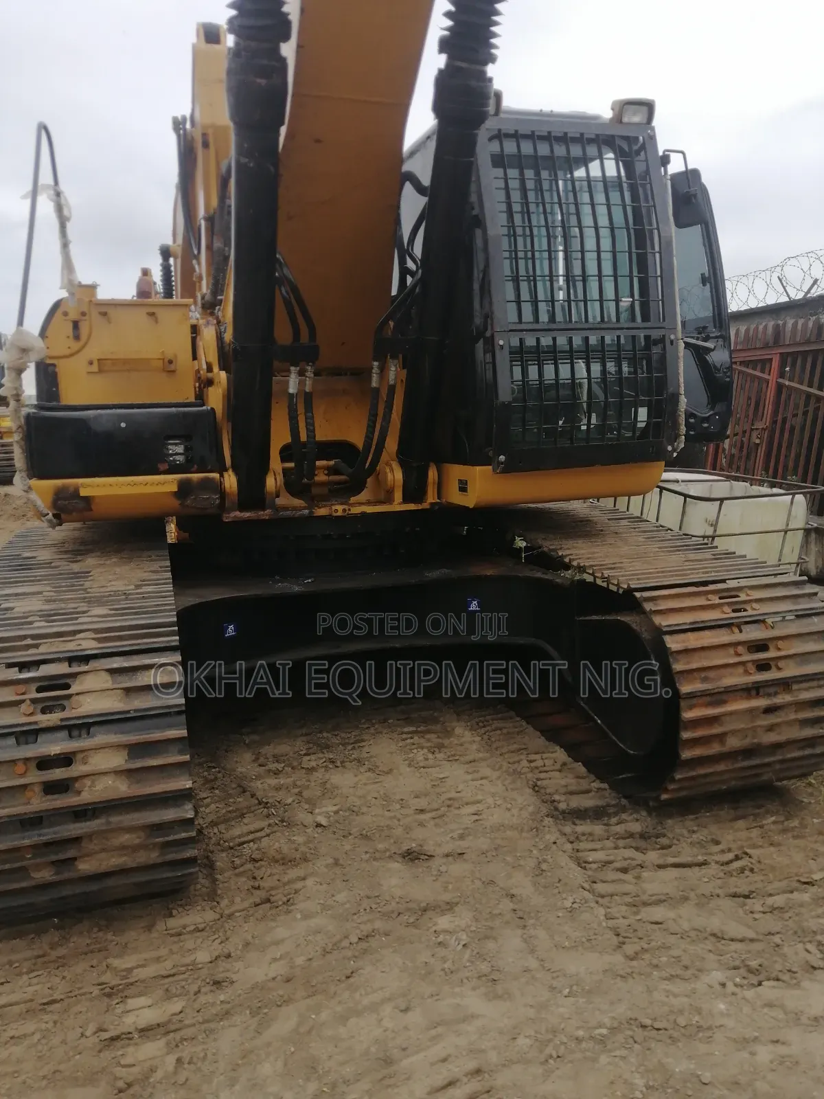 CAT EXCAVATOR 330DL (Almost as Good as New)