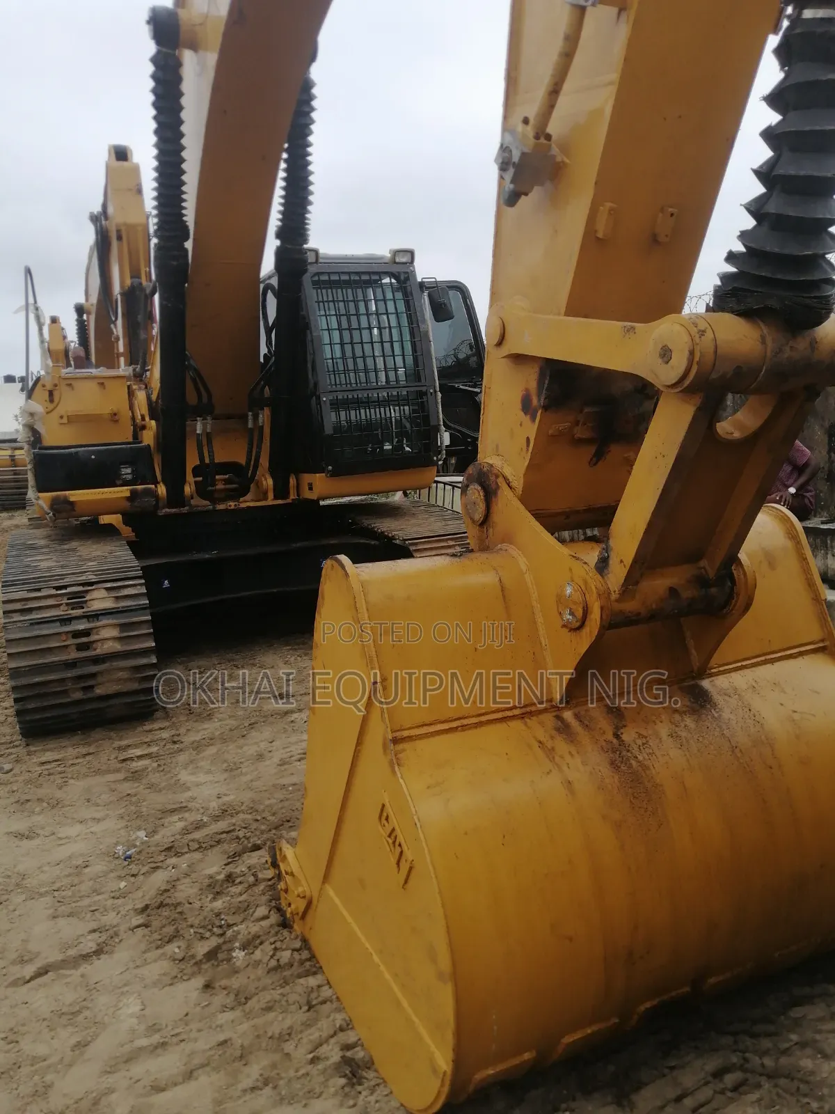 CAT EXCAVATOR 330DL (Almost as Good as New)