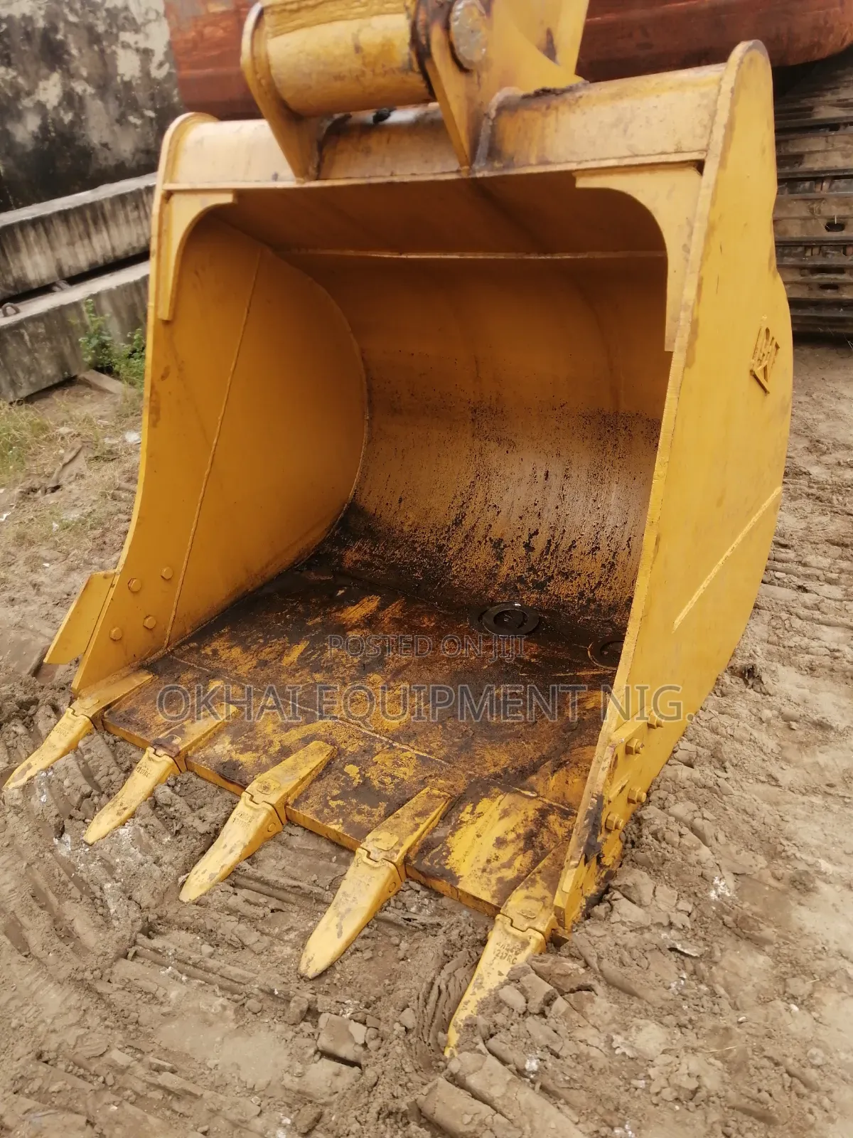 CAT EXCAVATOR 330DL (Almost as Good as New)