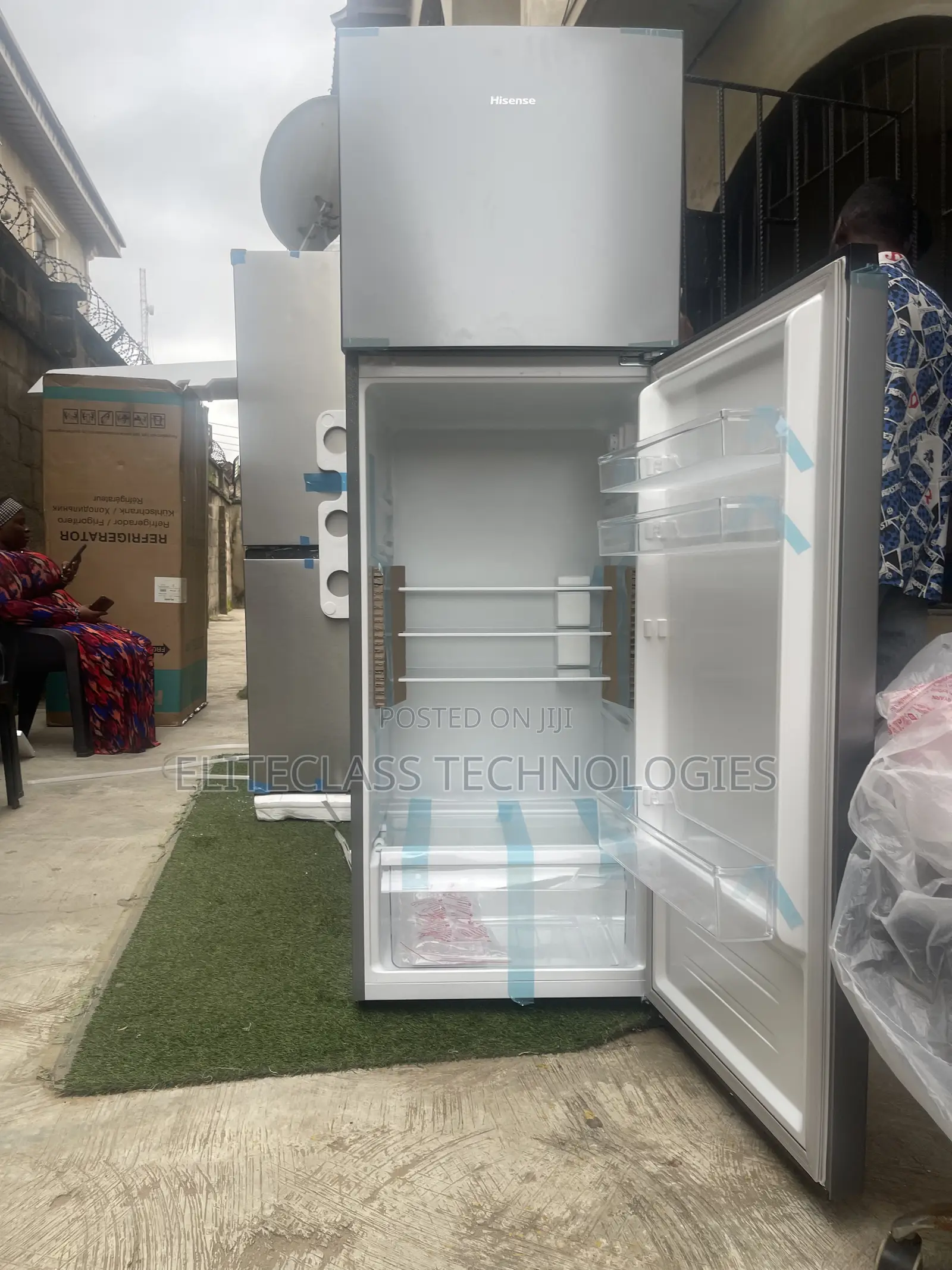 Hisense Double Door Chill Refrigerator 306L