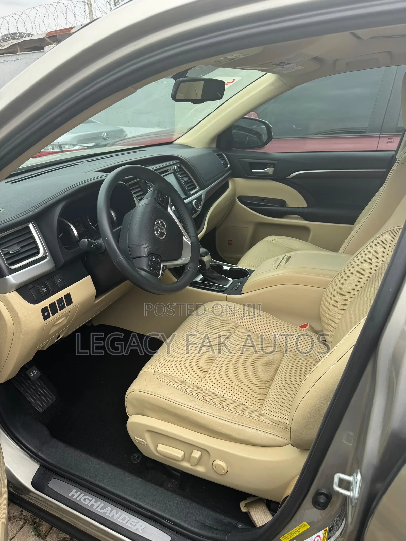 Toyota Highlander Limited V6 4x4 (3.5L 6cyl 6A) 2016 Gold