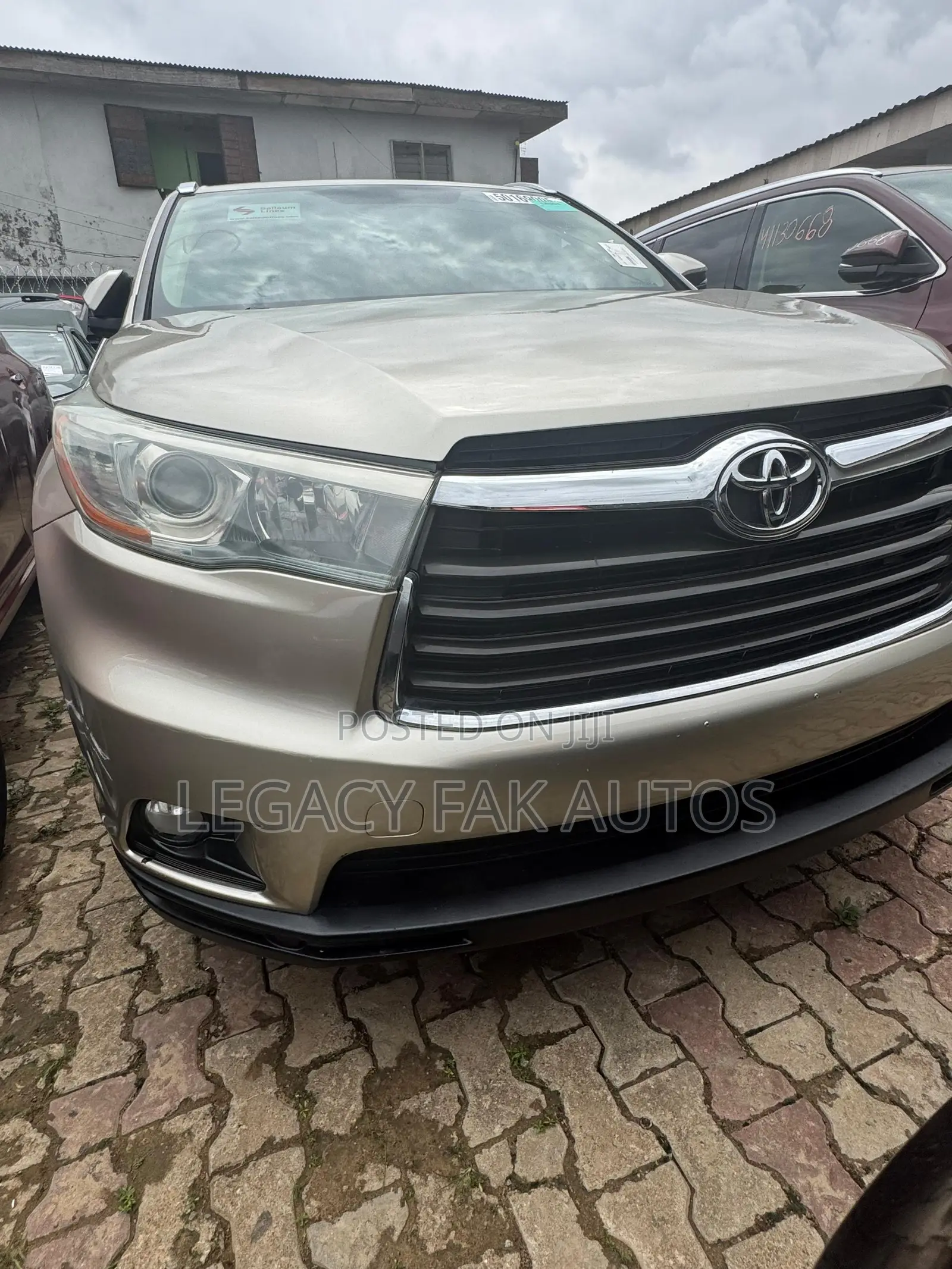 Toyota Highlander Limited V6 4x4 (3.5L 6cyl 6A) 2016 Gold