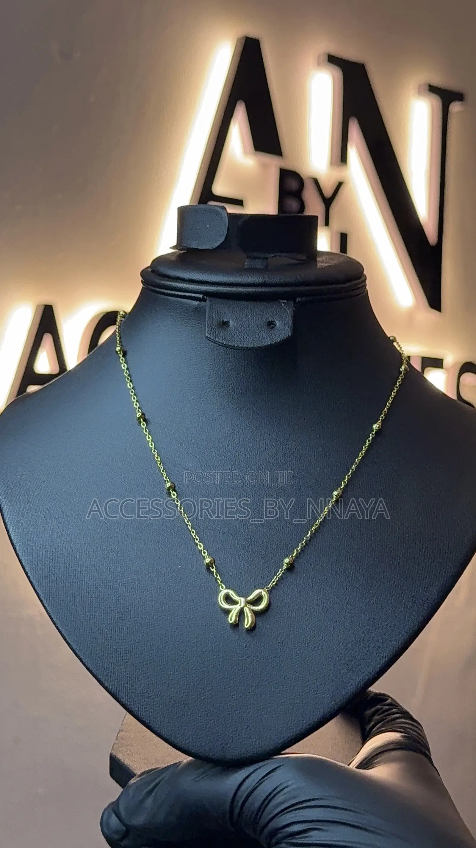 Gold Ribbon Stoned Necklace