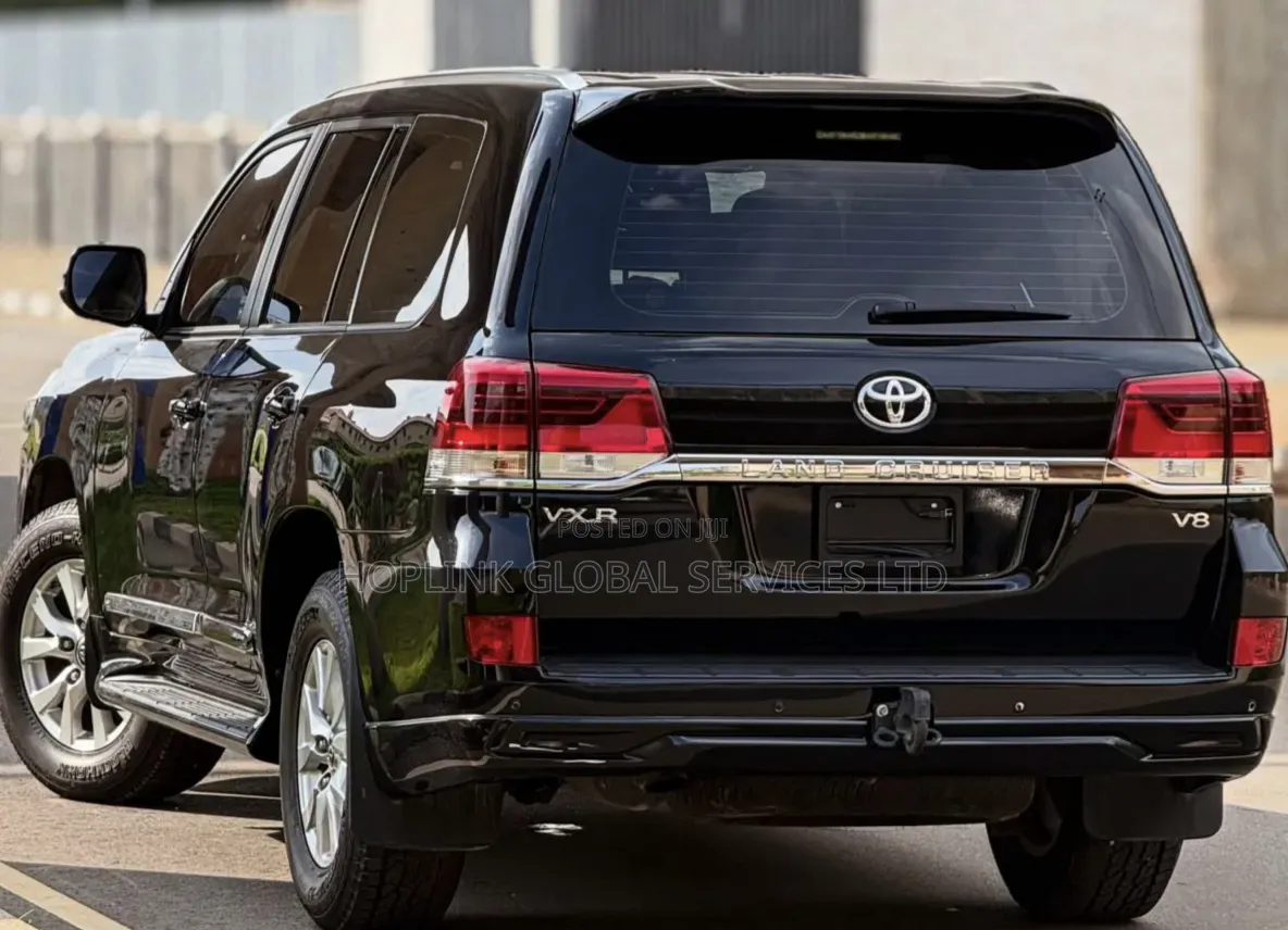 Toyota Land Cruiser 5.7 V8 VXR 2018 Black