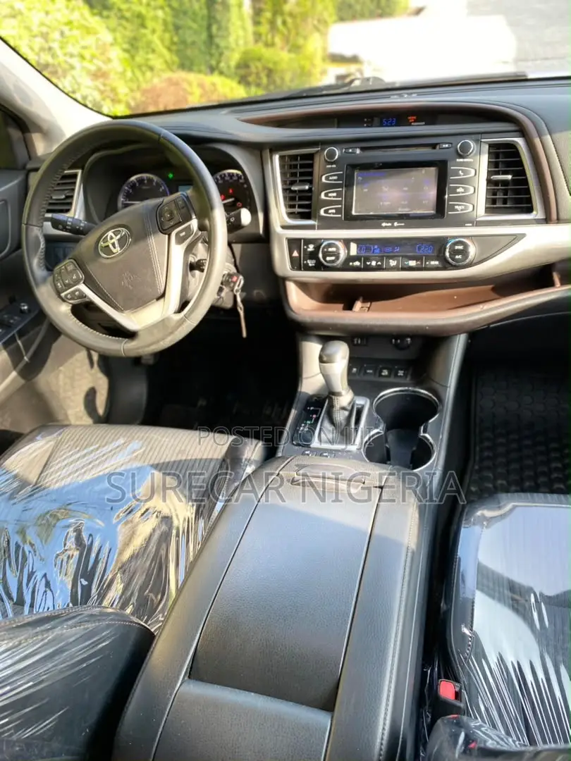 Toyota Highlander LE 4dr SUV AWD (3.5L 6cyl 6A) 2015 Red