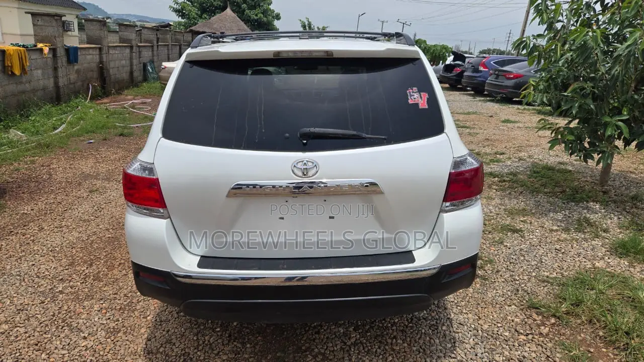 Toyota Highlander Limited 2012 White