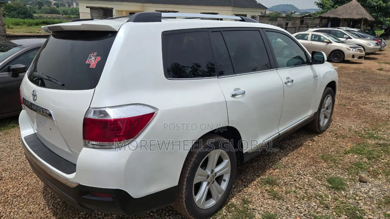 Toyota Highlander Limited 2012 White