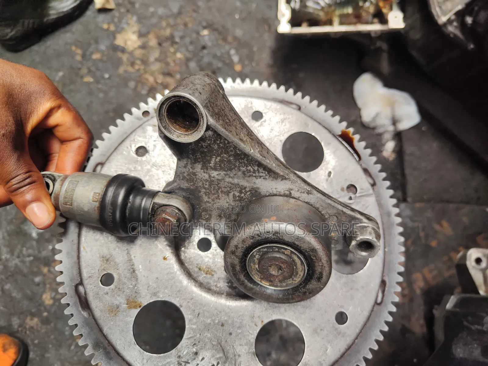 Clean Tokunbo Fan Belt Tensioner Assembly for Toyota 2AZ Engine