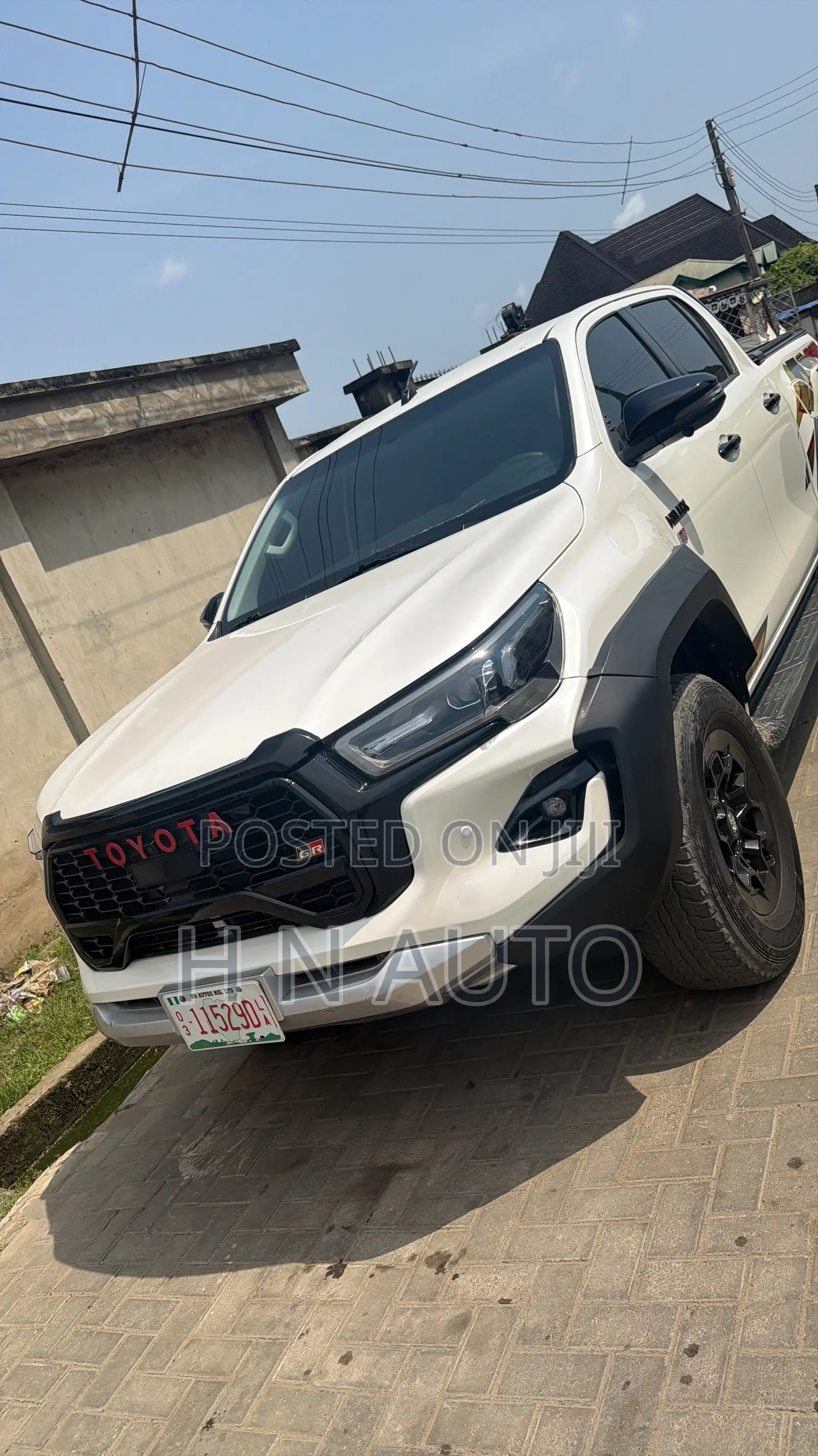 Toyota Hilux 2023 White