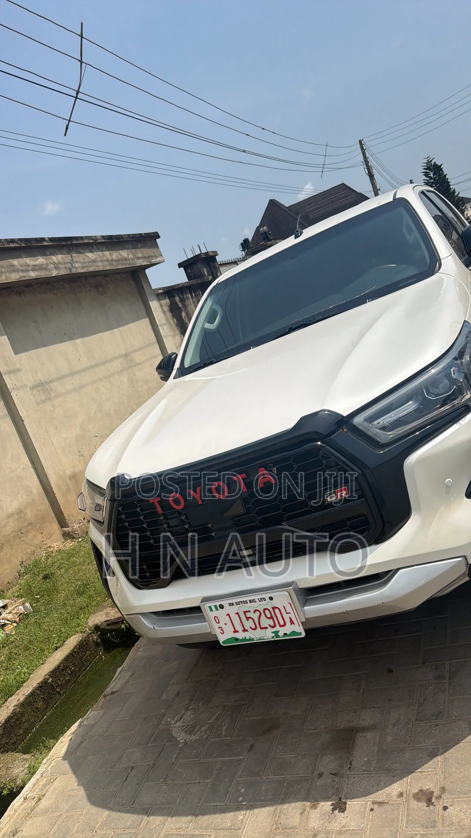 Toyota Hilux 2023 White