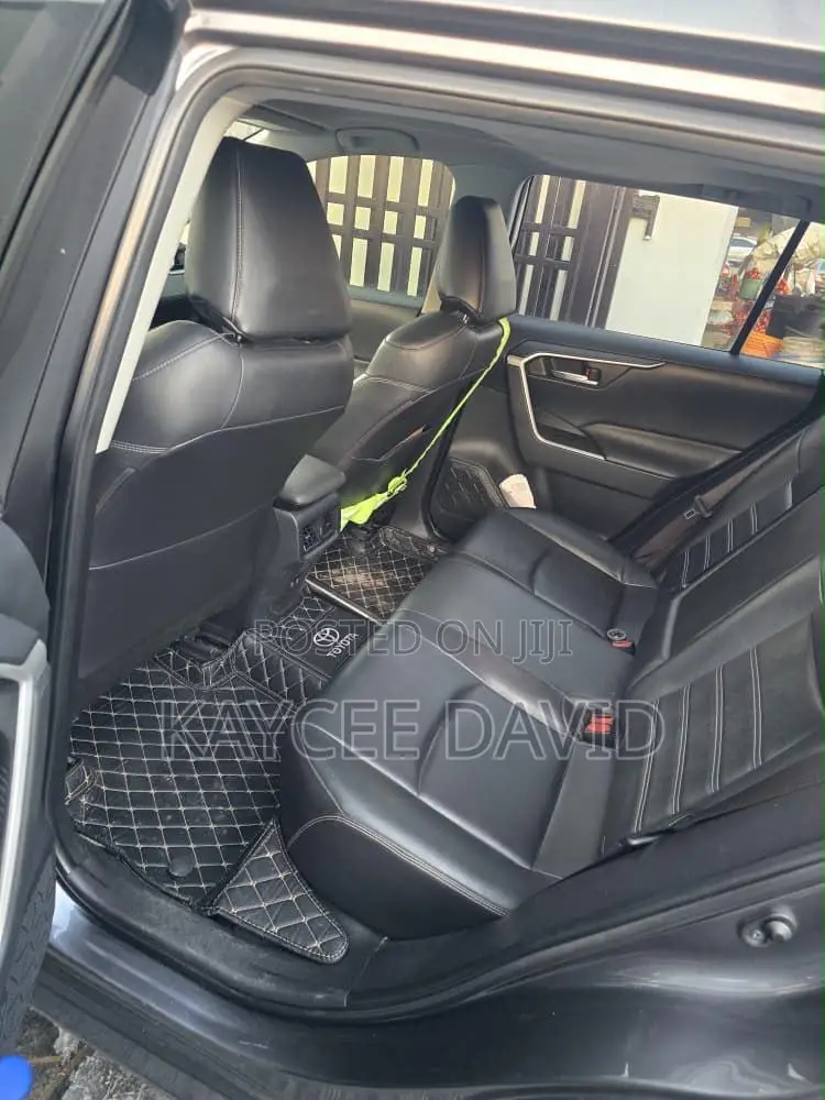 Toyota RAV4 XLE FWD 2020 Gray