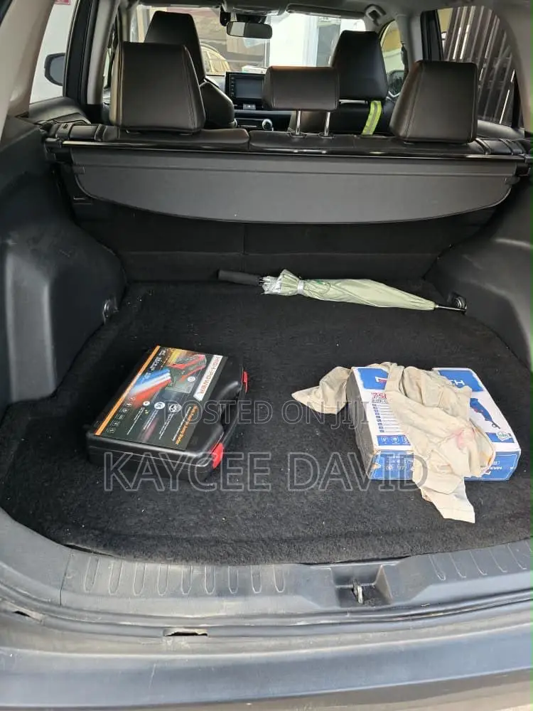 Toyota RAV4 XLE FWD 2020 Gray