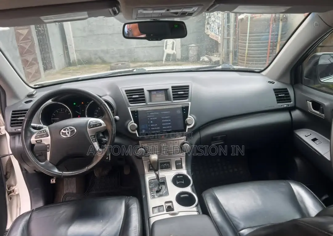 Toyota Highlander 3.5L 4WD 2013 White