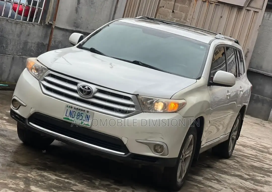 Toyota Highlander 3.5L 4WD 2013 White