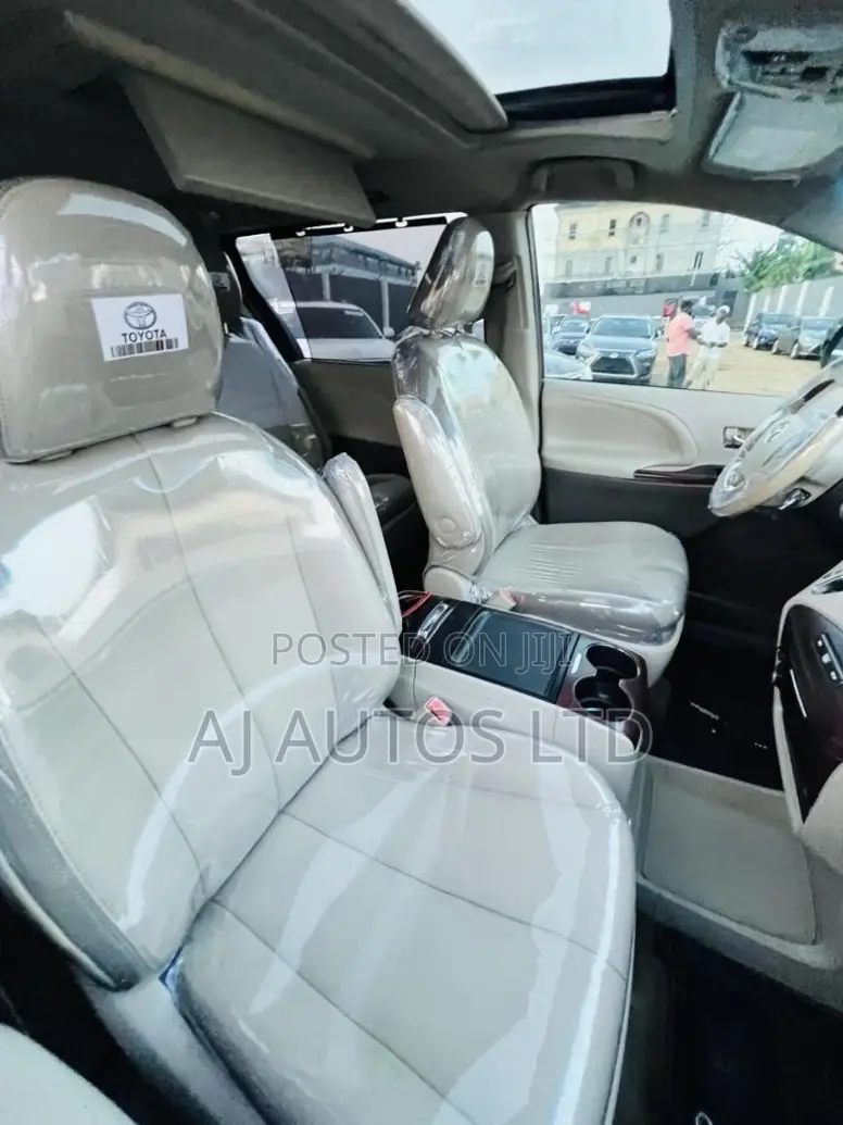 Toyota Sienna LE AWD 7-Passenger 2013 Burgundy